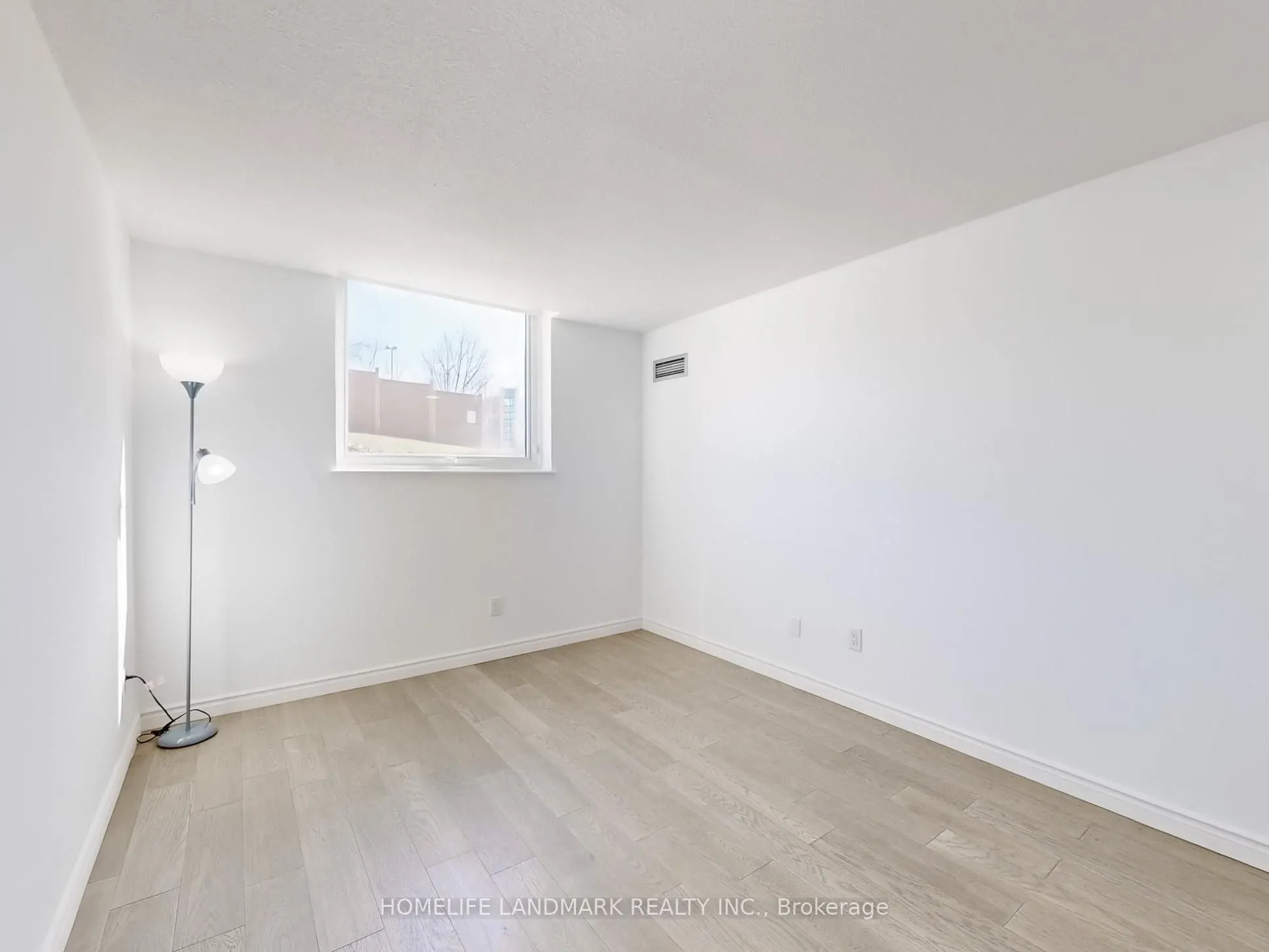 326 Major Mackenzie Drive E, #102