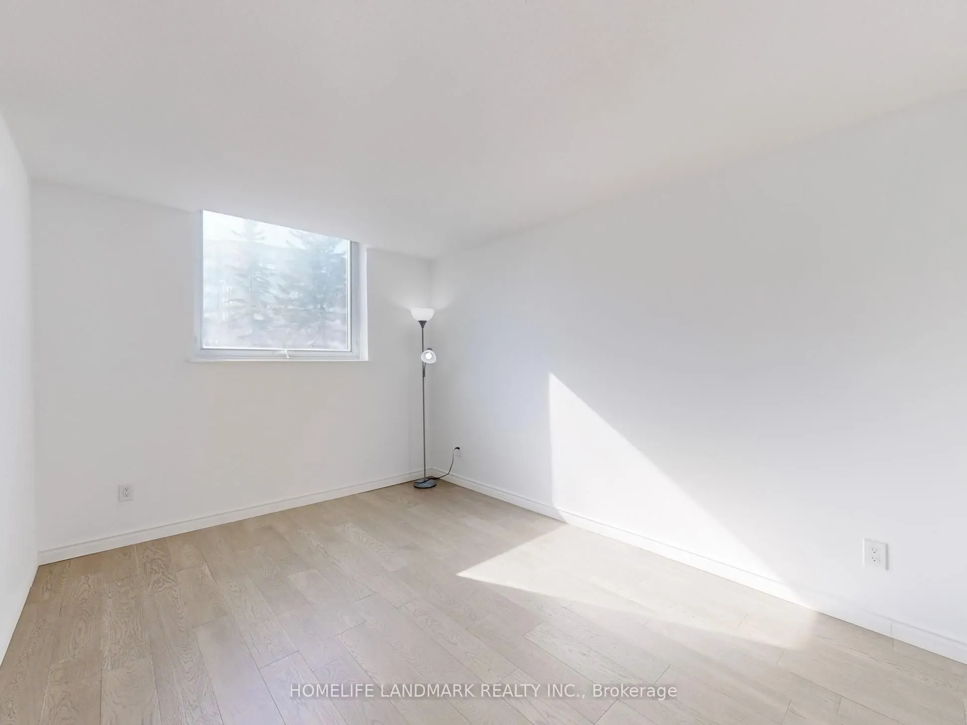 326 Major Mackenzie Drive E, #102