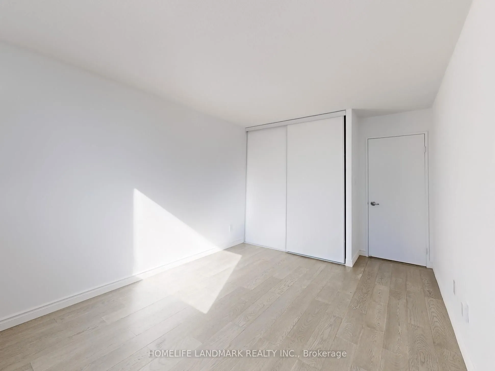 326 Major Mackenzie Drive E, #102