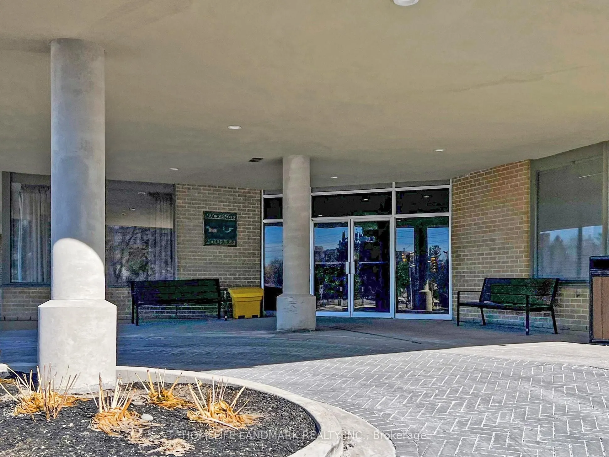 326 Major Mackenzie Drive E, #102