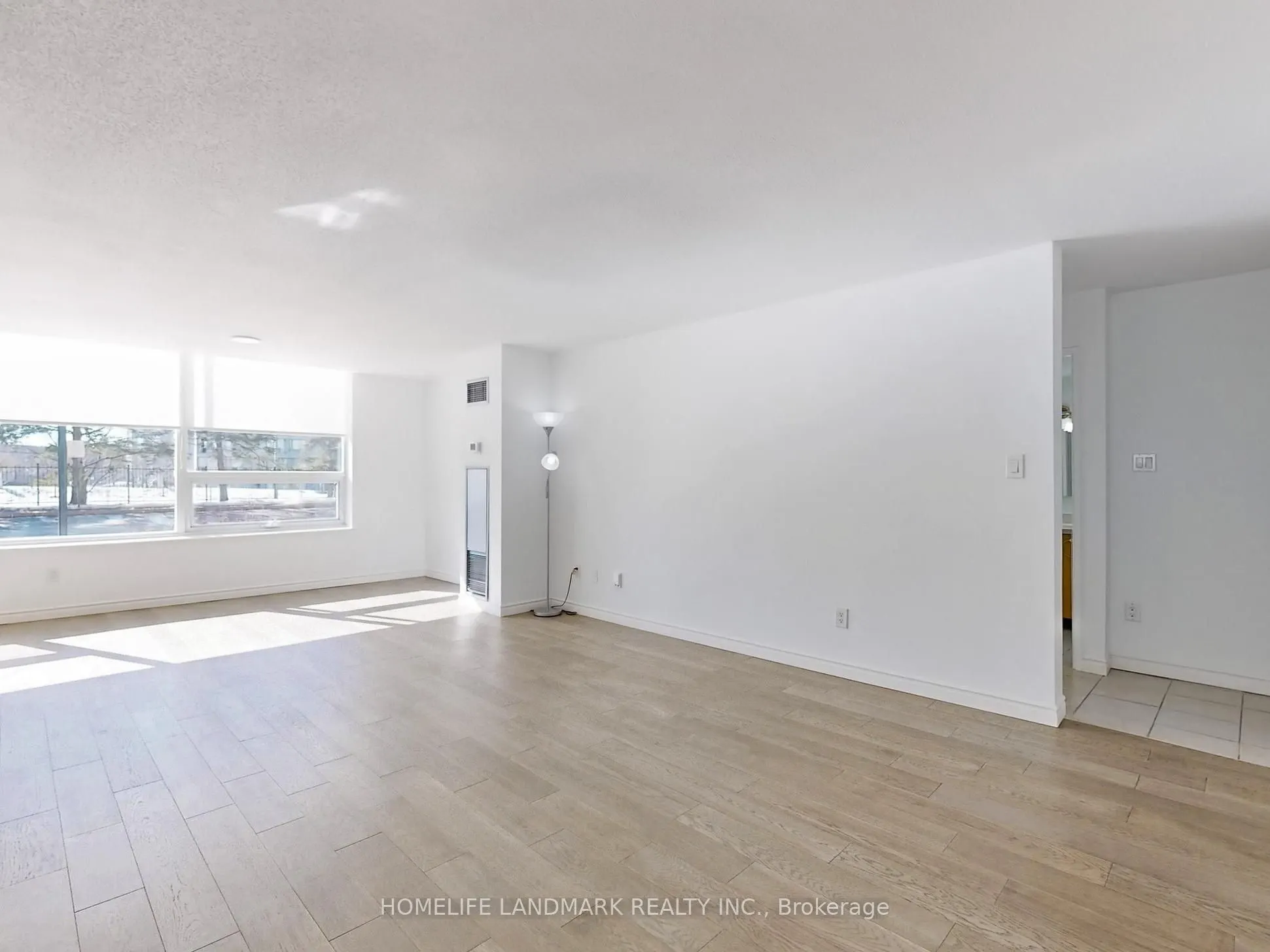 326 Major Mackenzie Drive E, #102