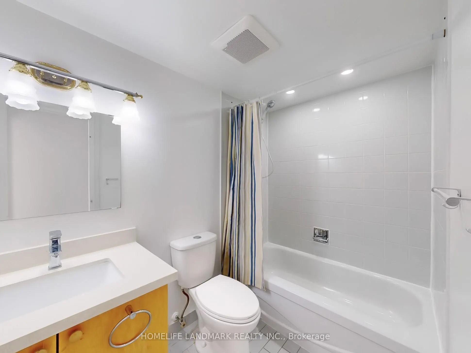 326 Major Mackenzie Drive E, #102