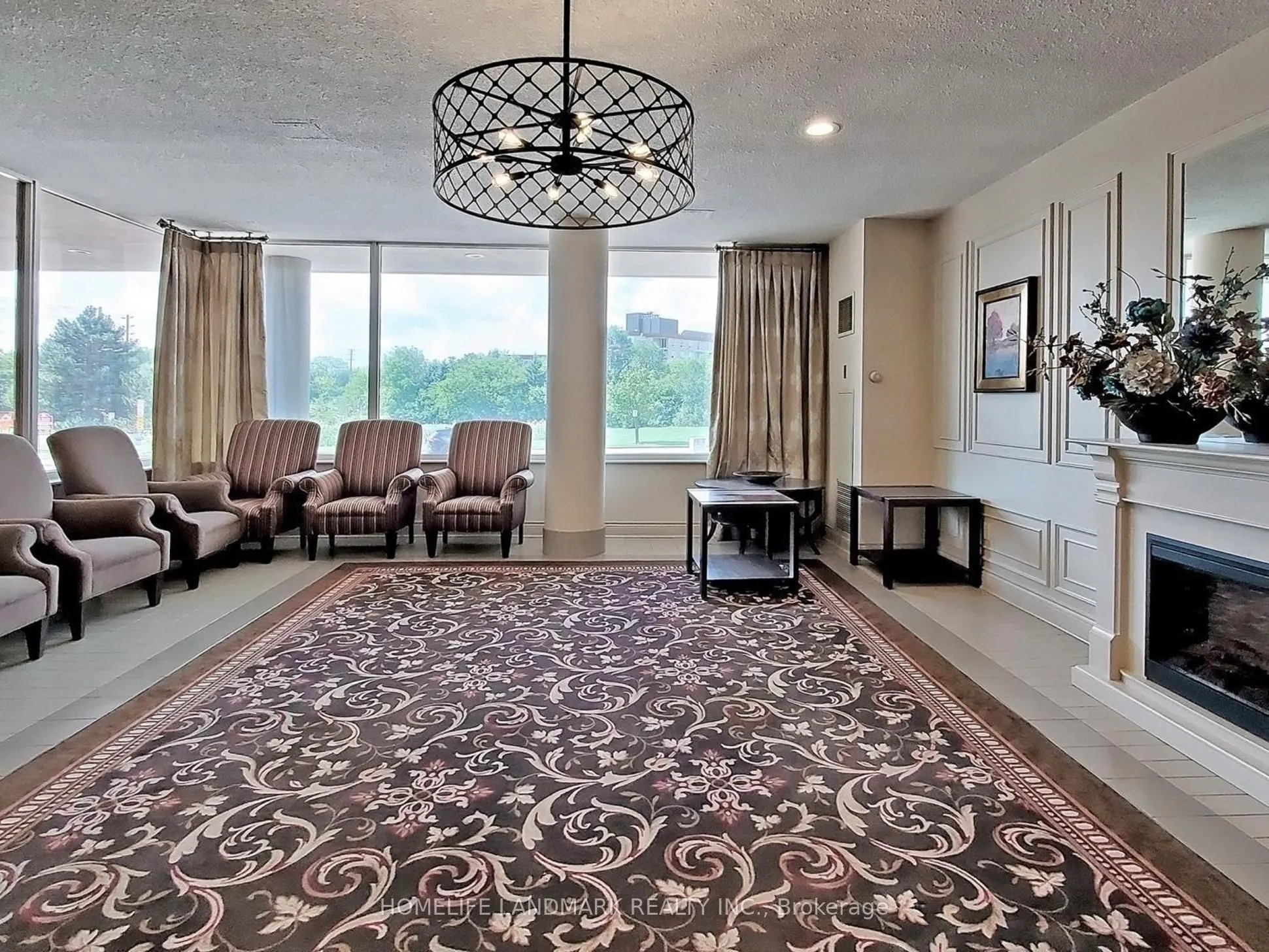 326 Major Mackenzie Drive E, #102
