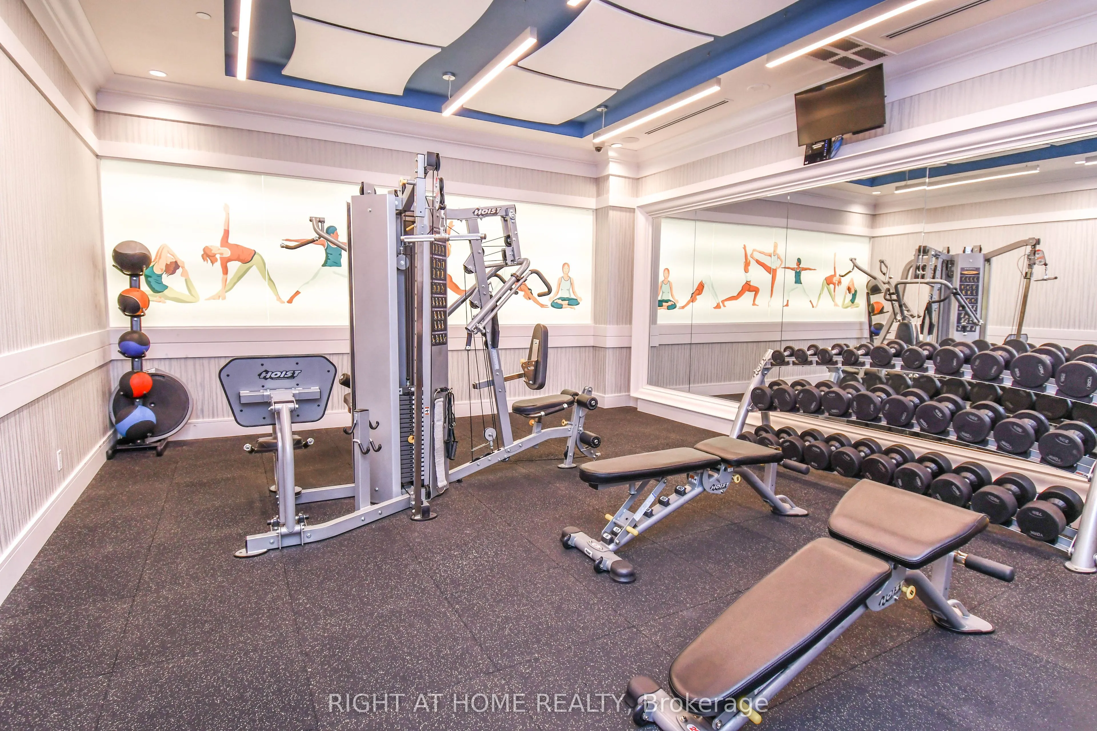 9085 Jane Street, #811