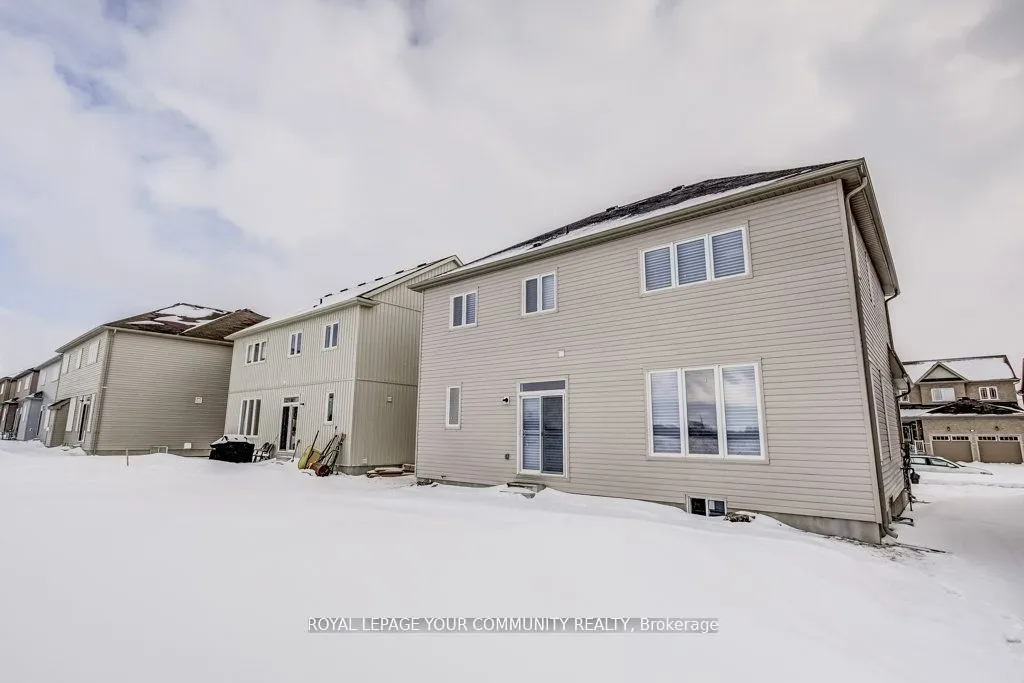 16 Don Hadden Crescent