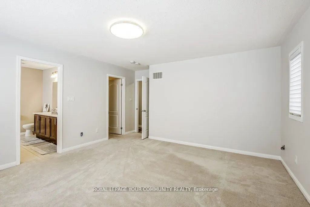 16 Don Hadden Crescent
