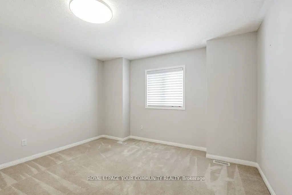 16 Don Hadden Crescent