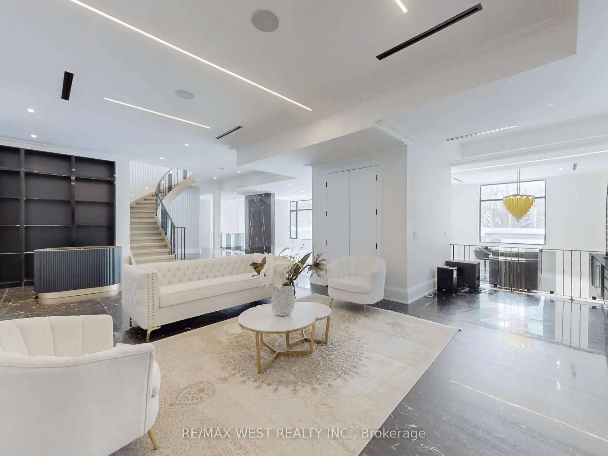 8 Poplar Drive