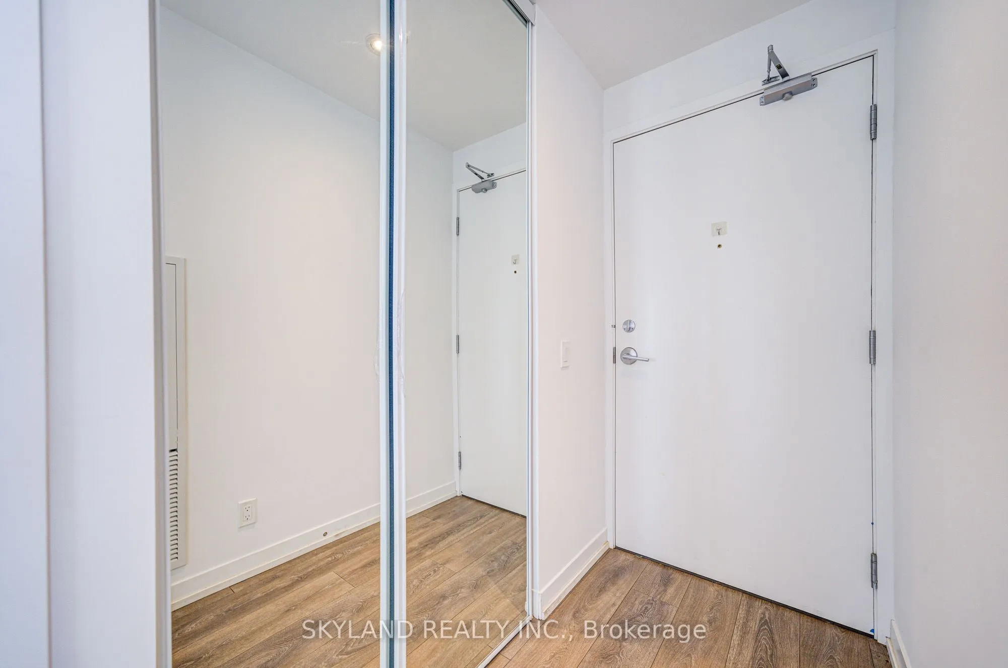 5 Buttermill Avenue, #601