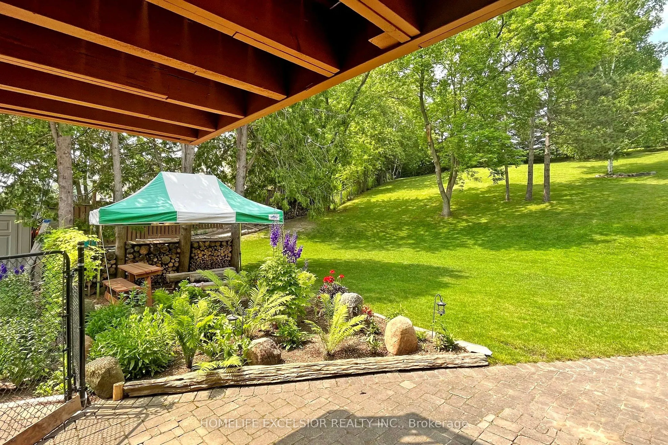 550 Mount Albert Road