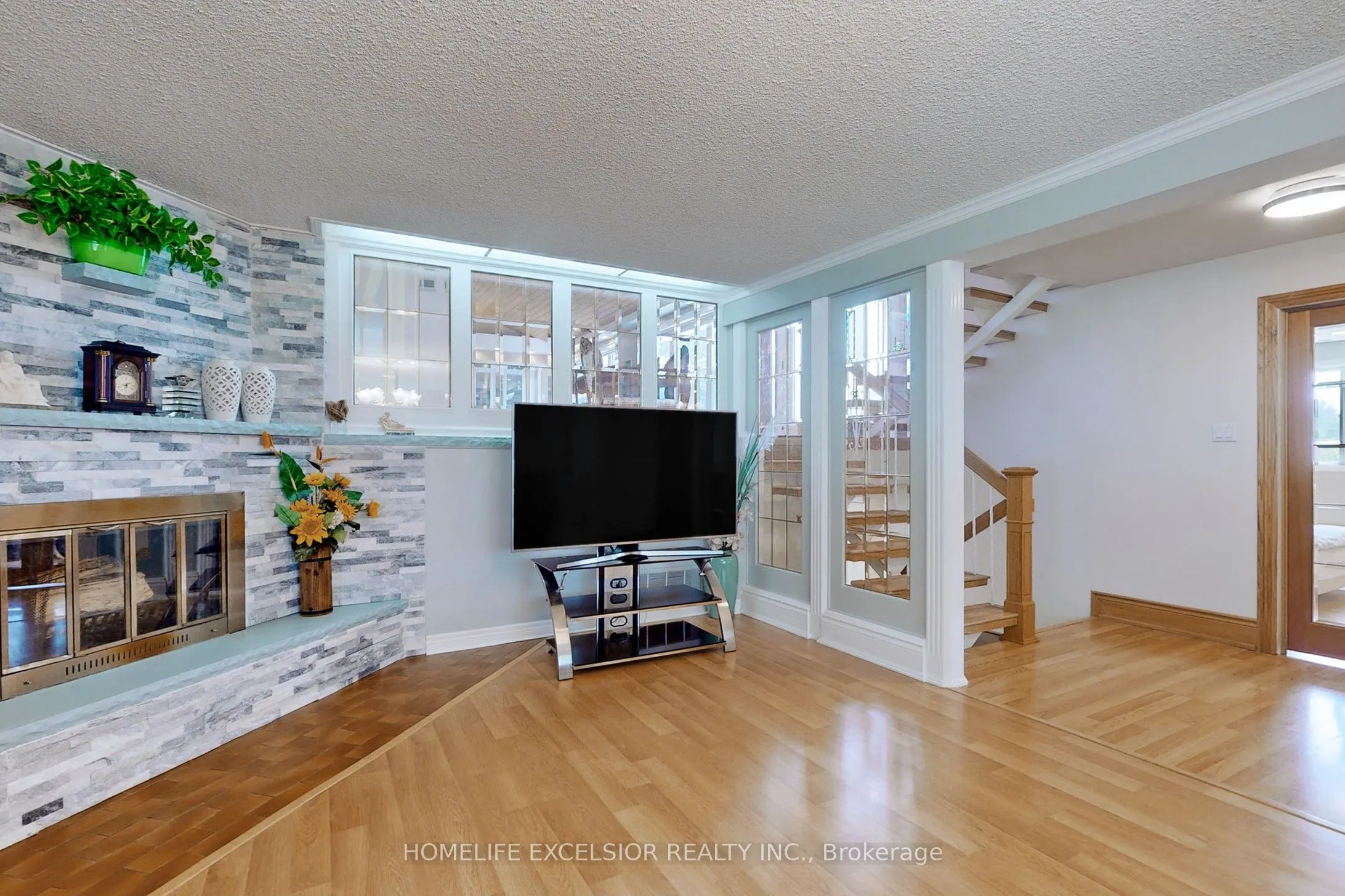 550 Mount Albert Road
