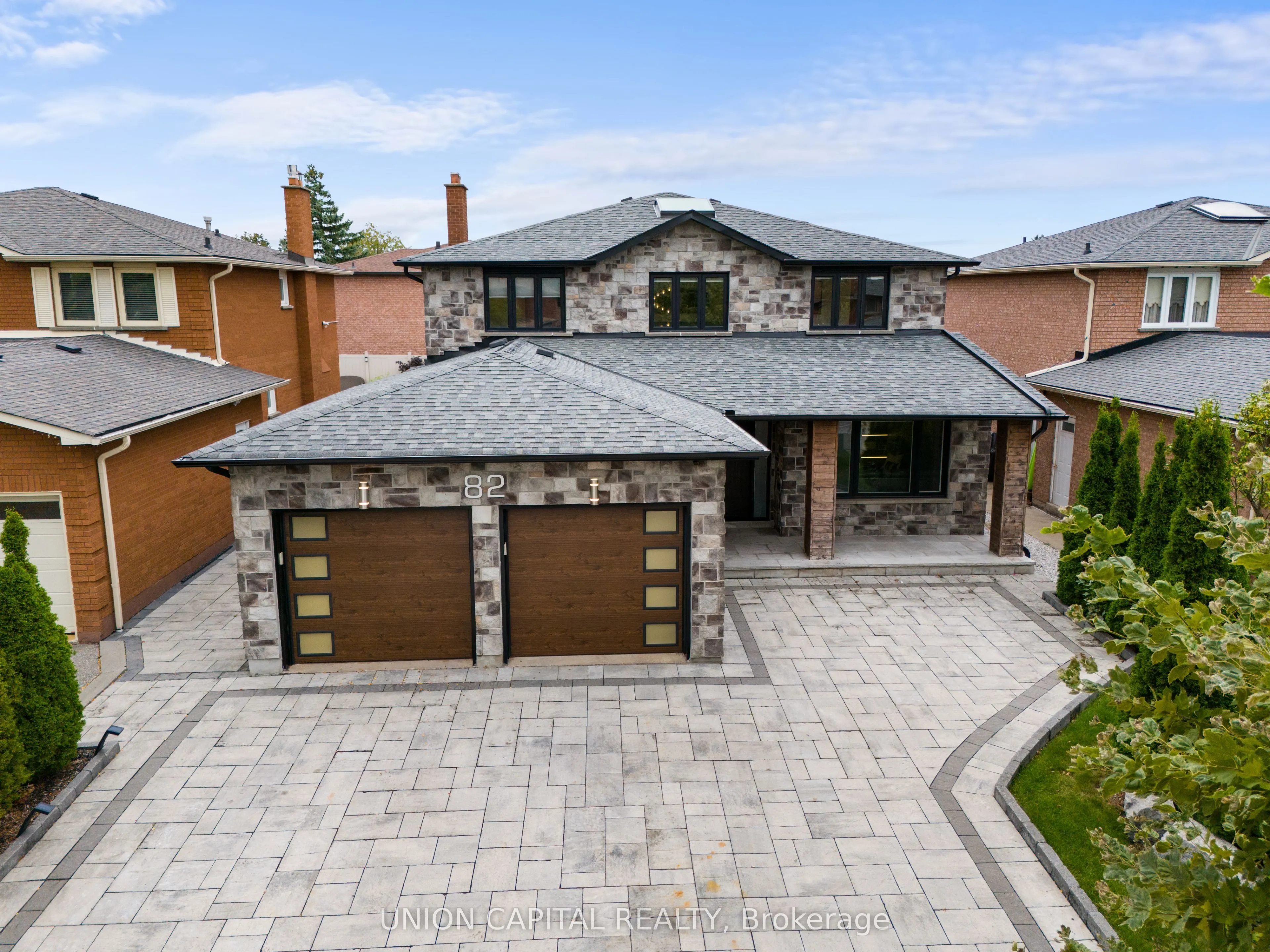82 Queenston Crescent