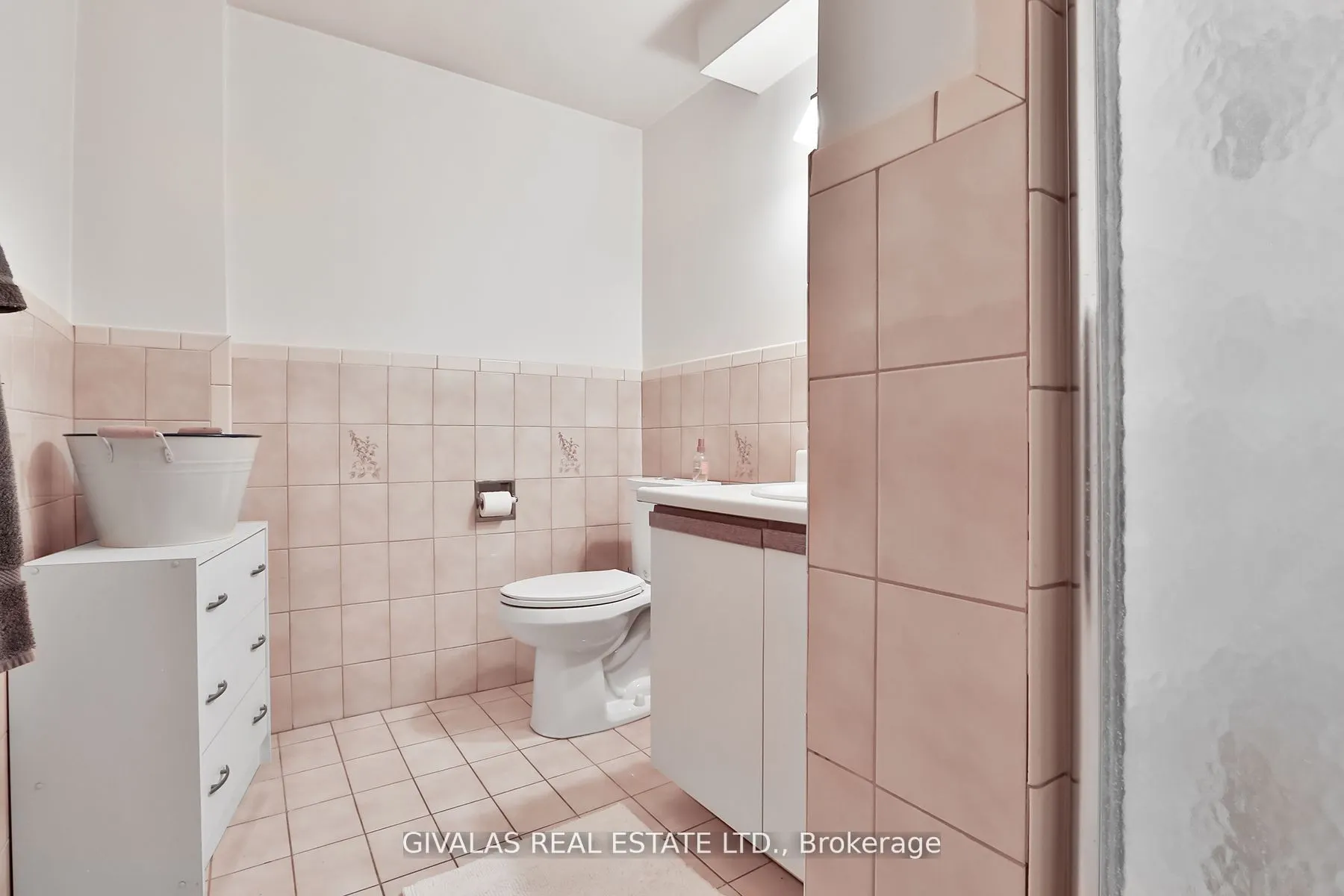 25 Sala Drive