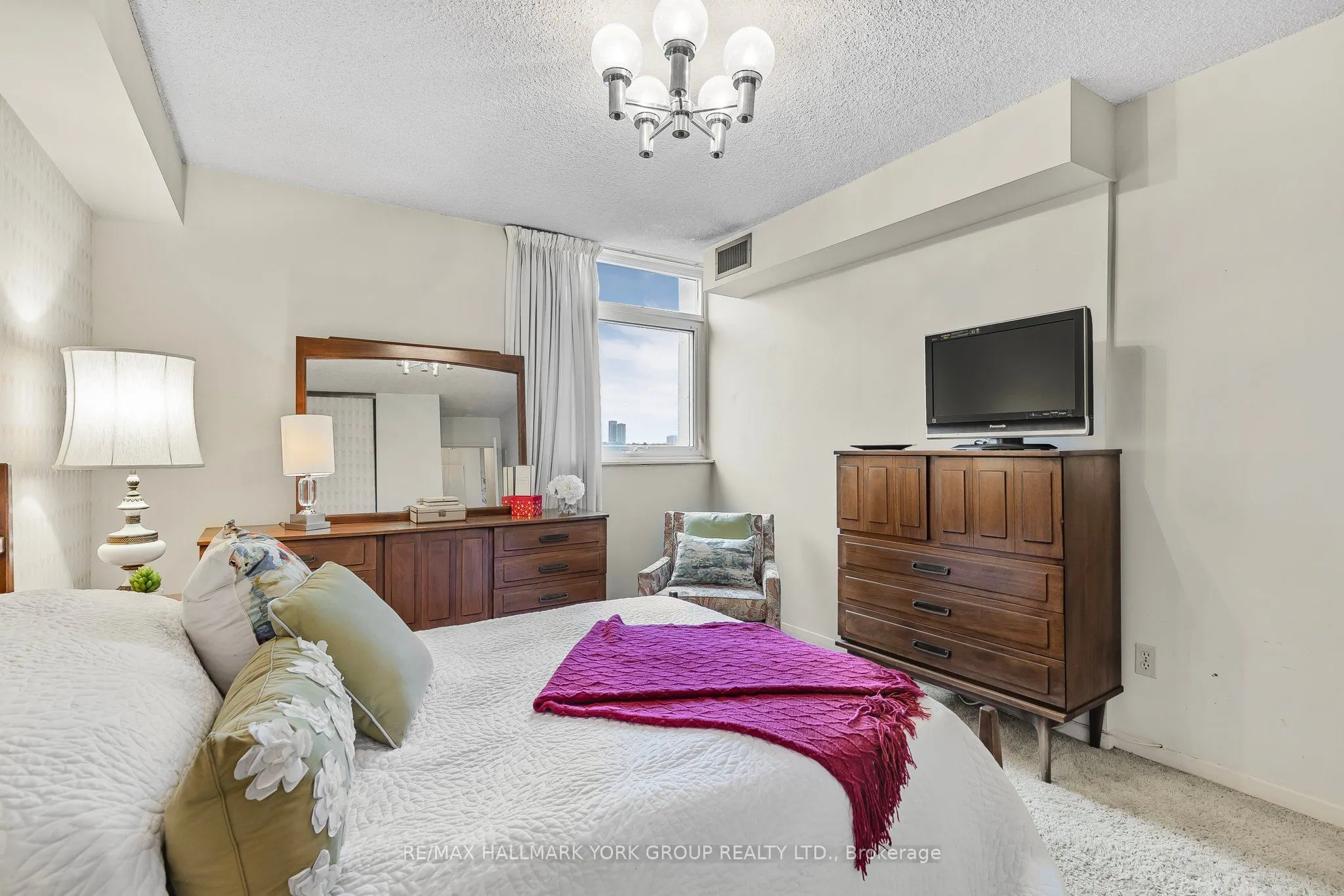 7811 Yonge Street, #1007