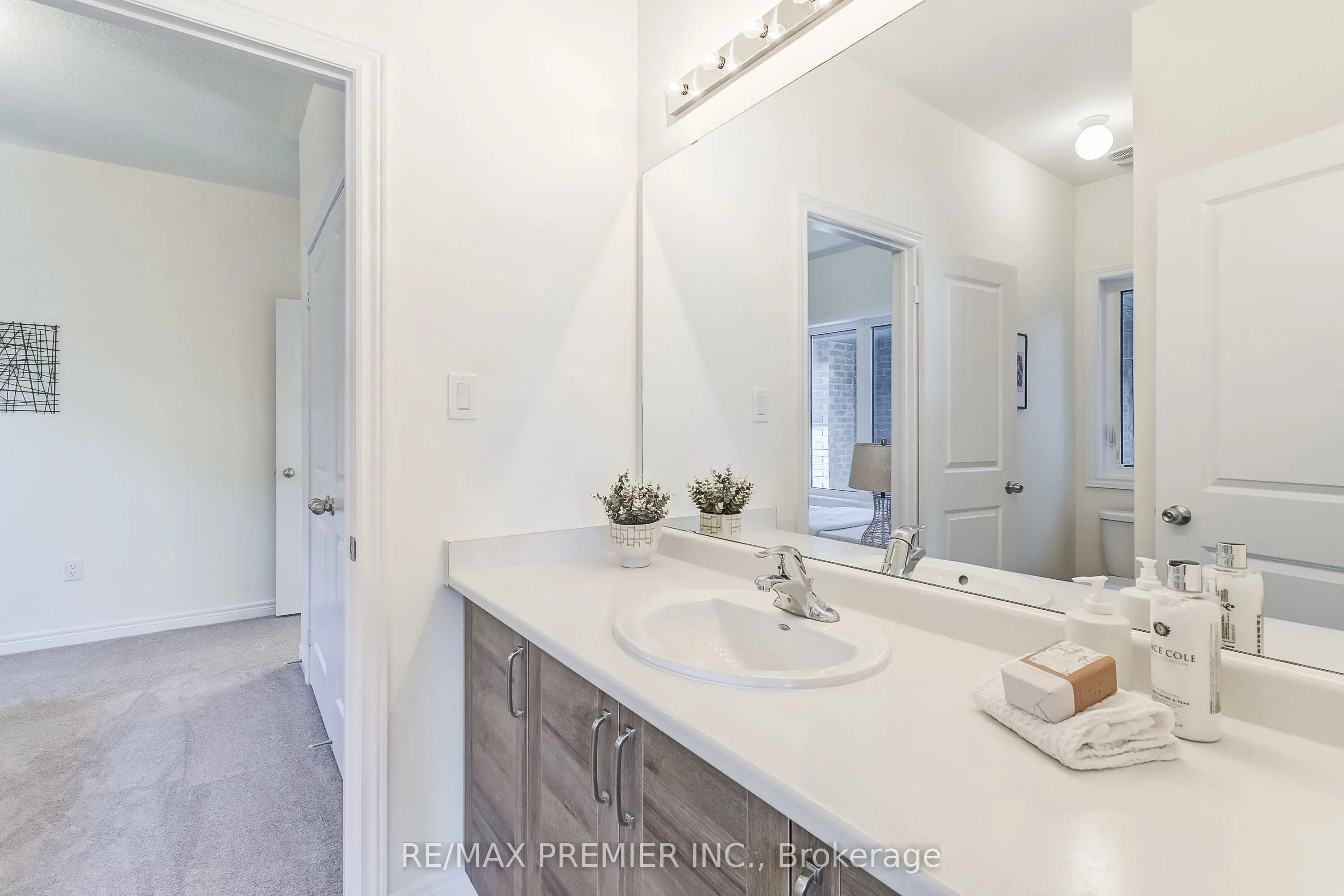207 Fallharvest Way