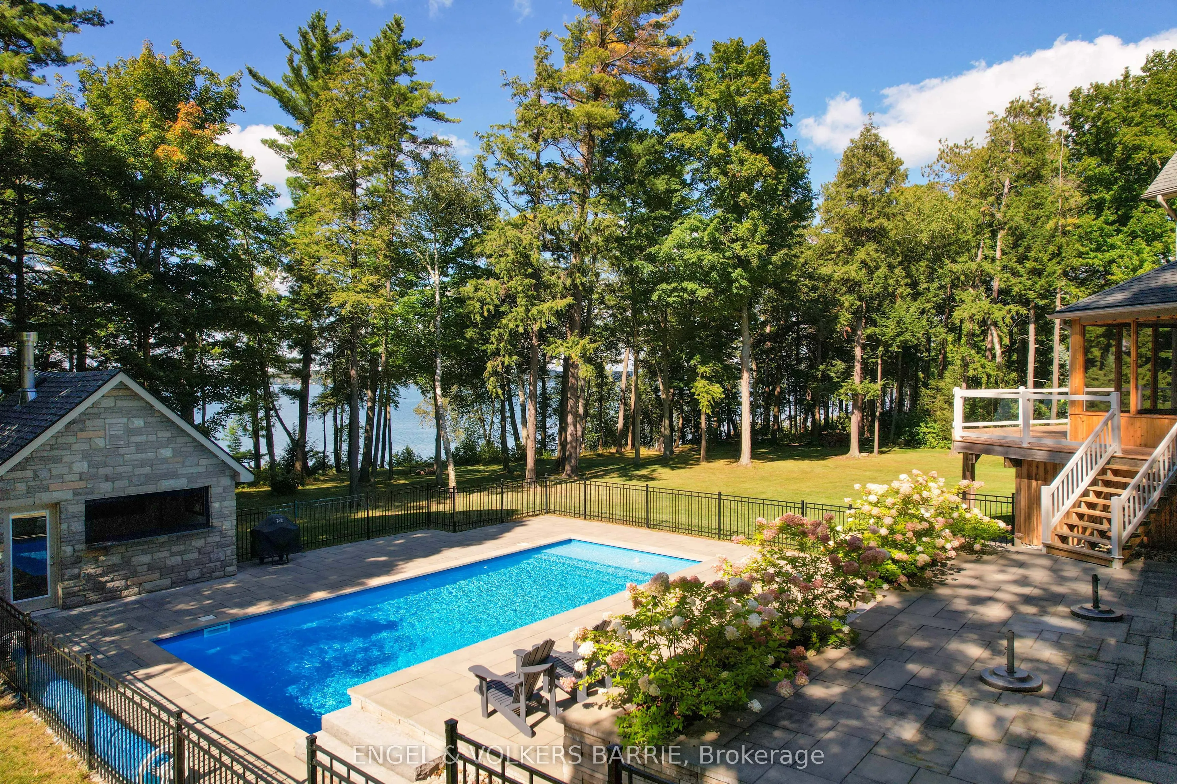 1220 Shoreview Drive