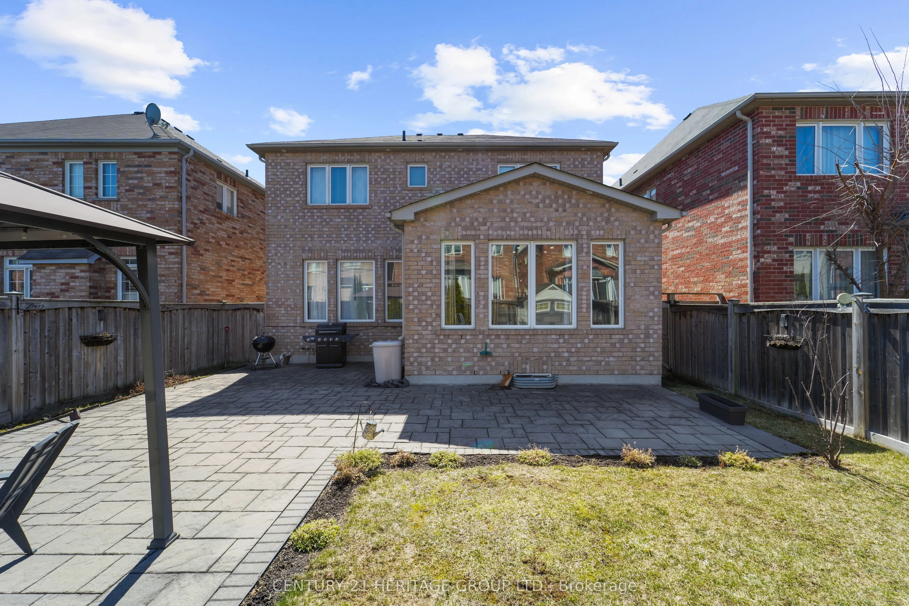 32 Amberwing Landing