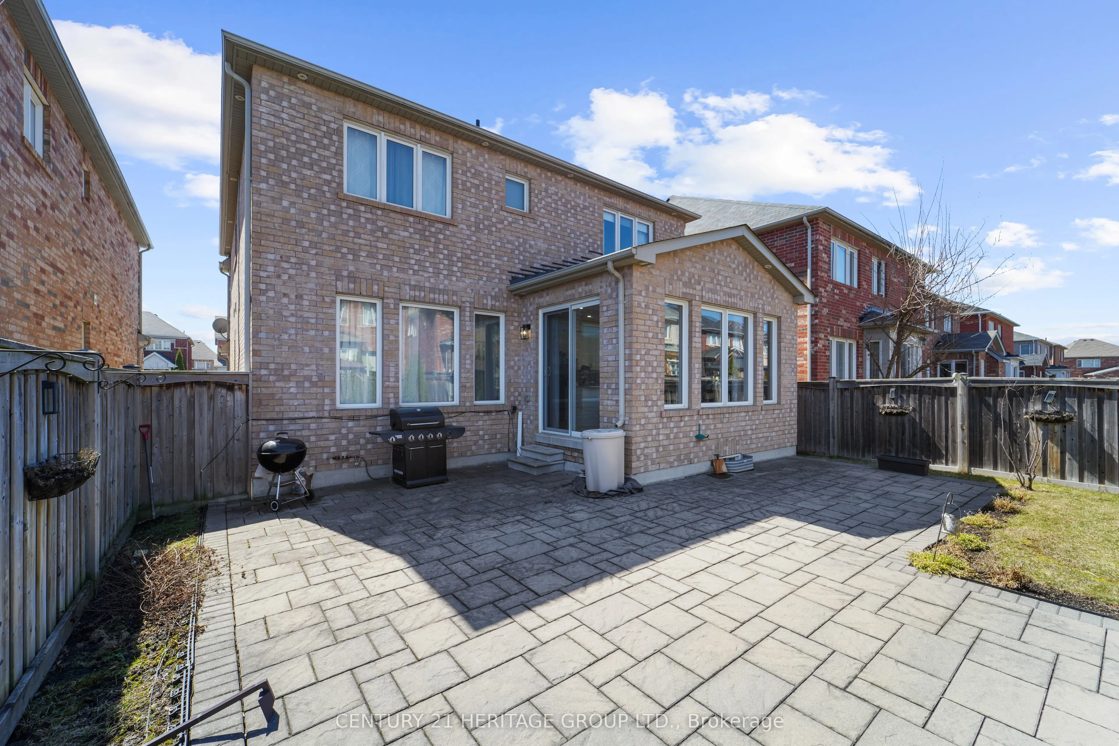 32 Amberwing Landing