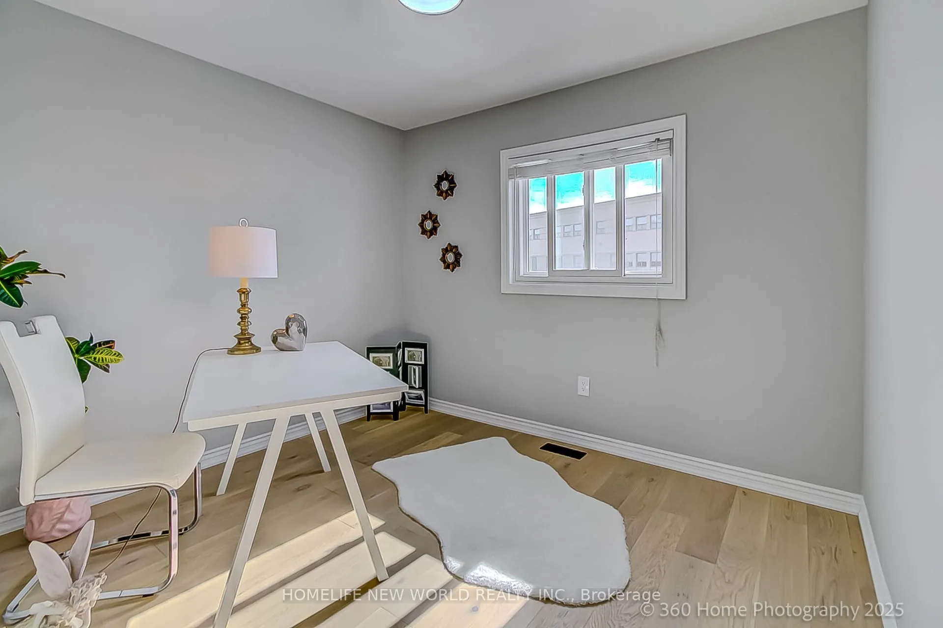 350 Pickering Crescent