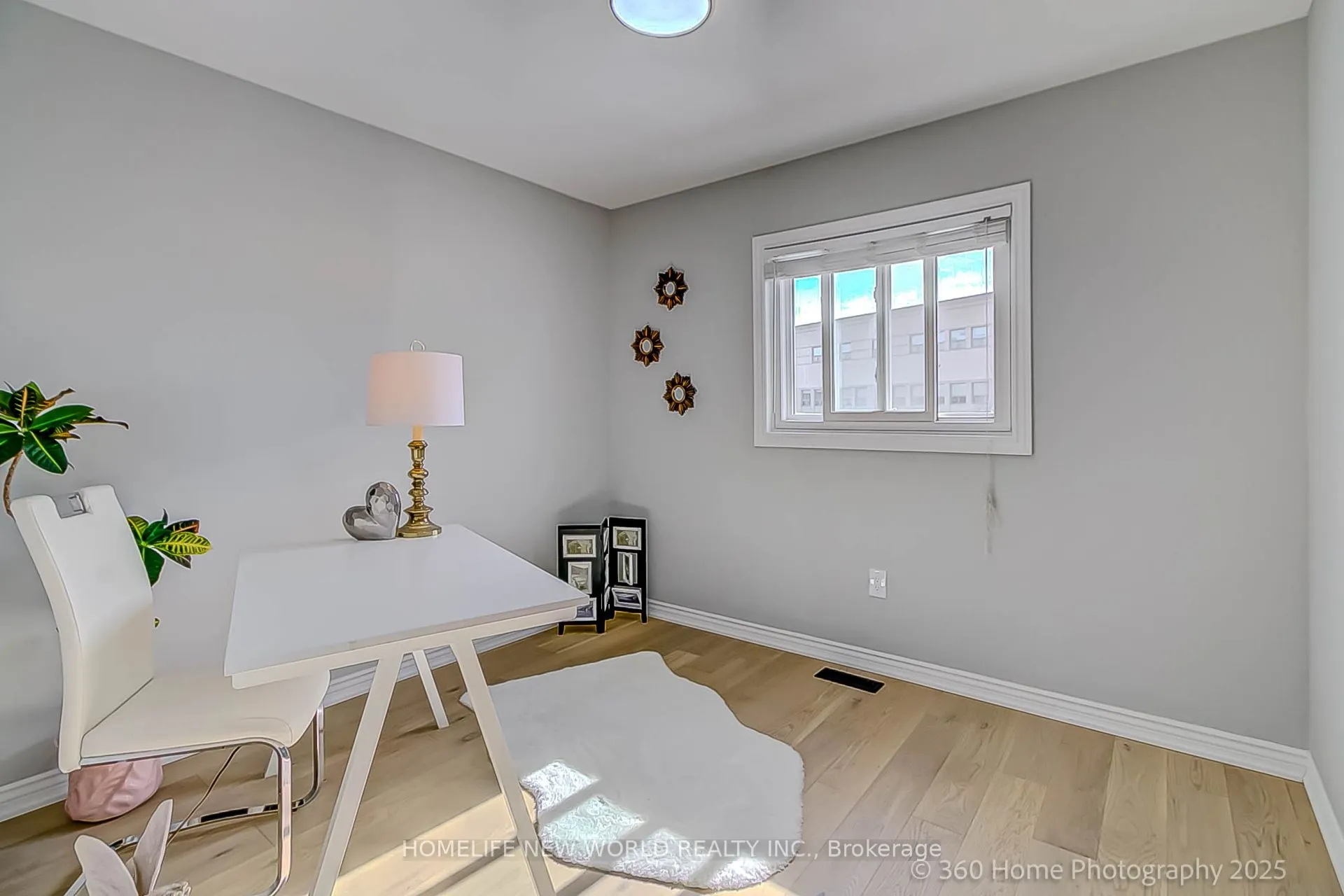 350 Pickering Crescent