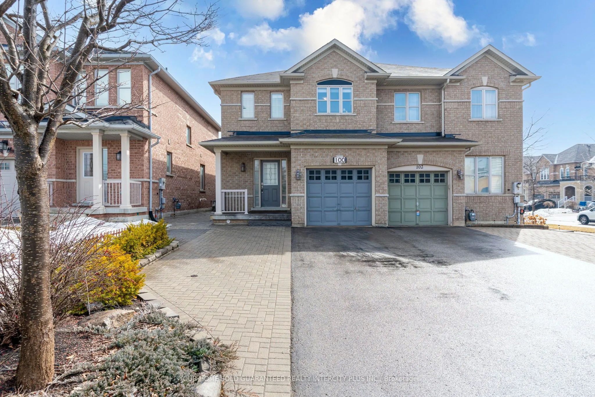 100 Black Maple Crescent