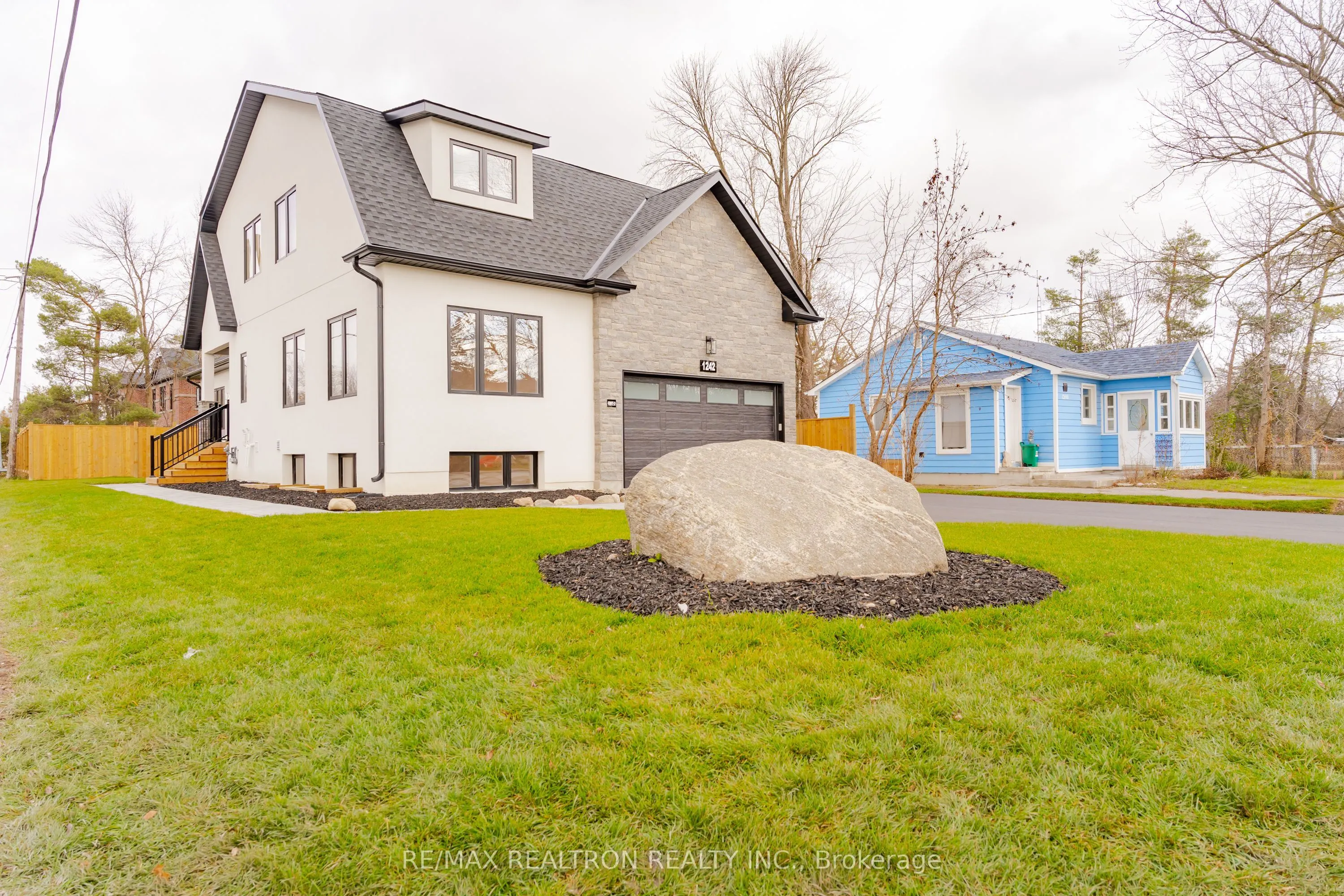 1242 Killarney Beach Road