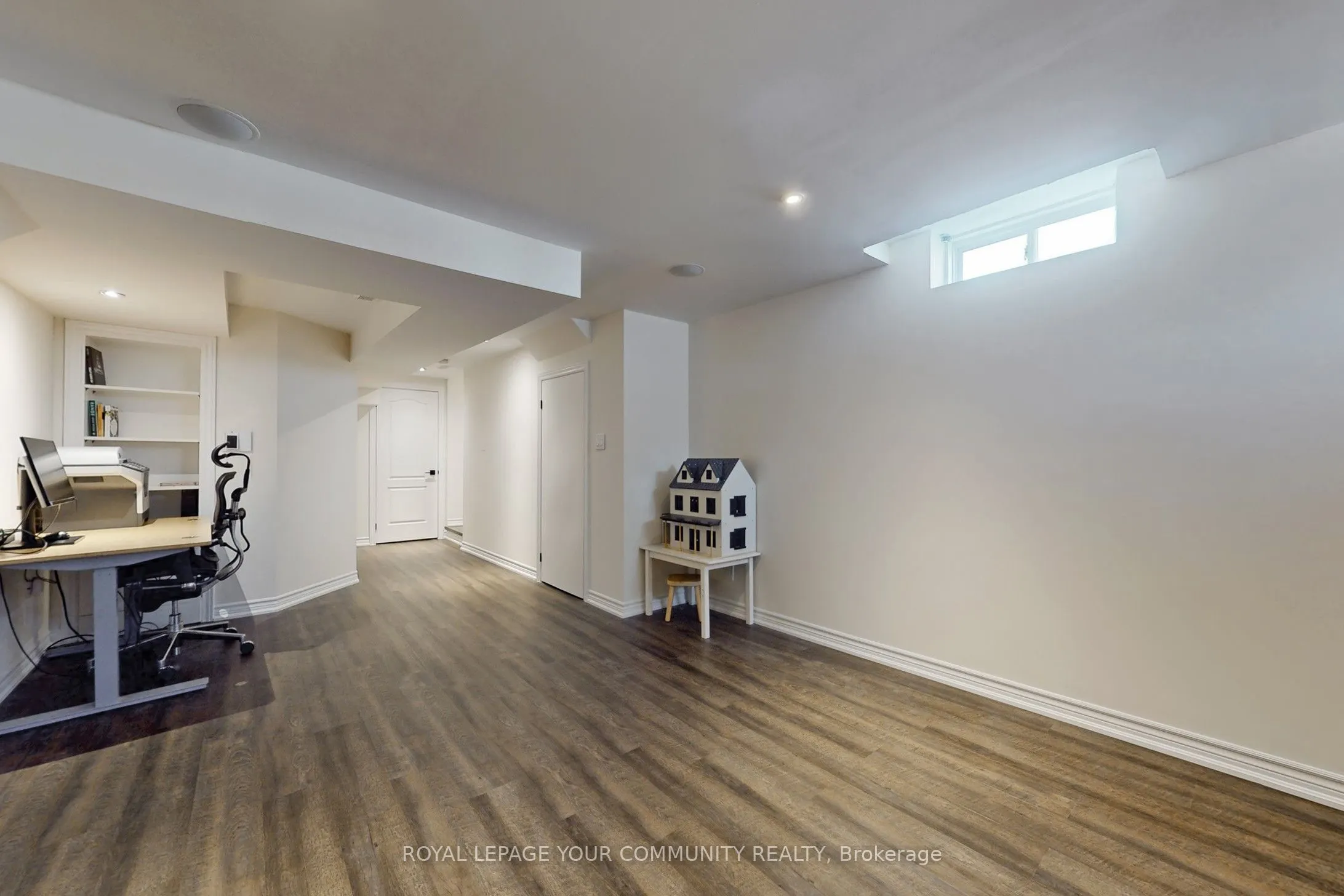 861 Oaktree Crescent
