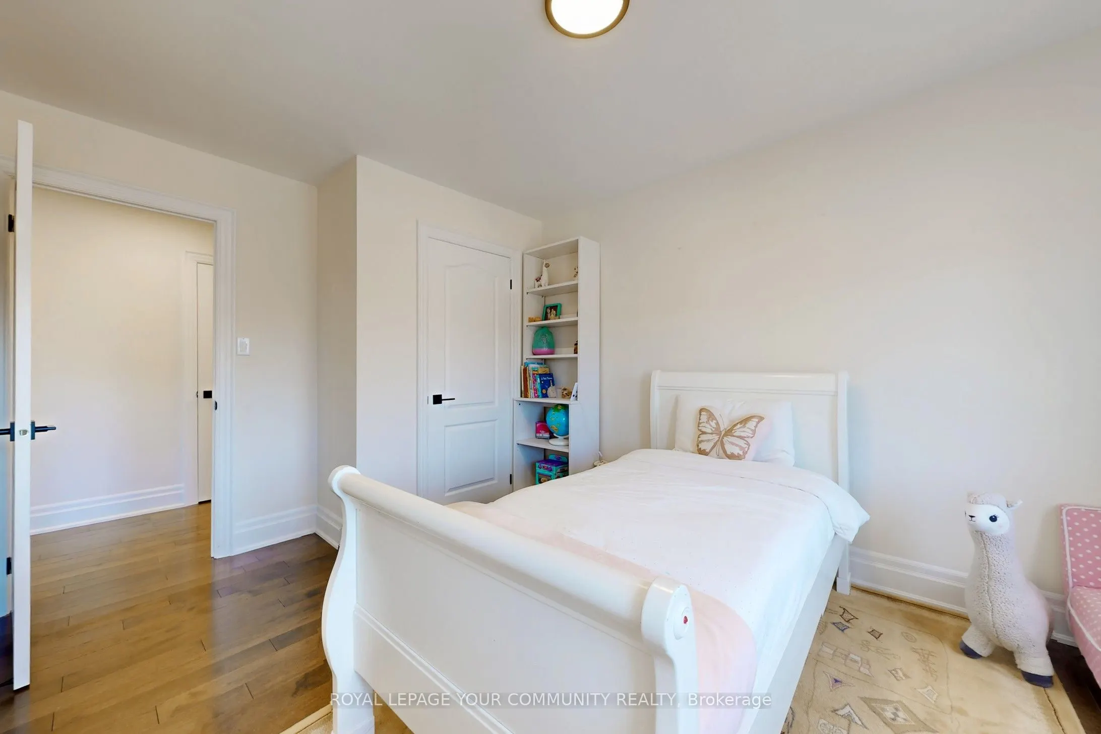 861 Oaktree Crescent
