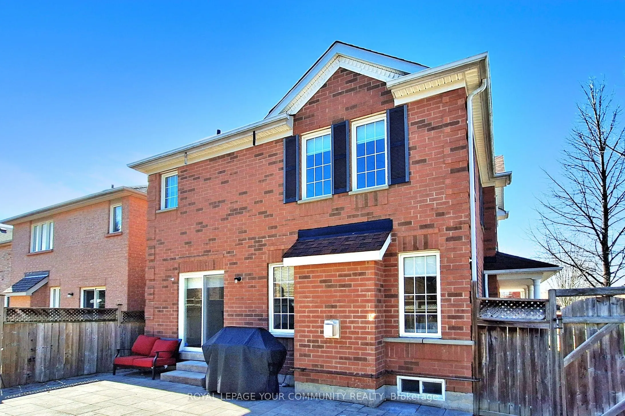 861 Oaktree Crescent