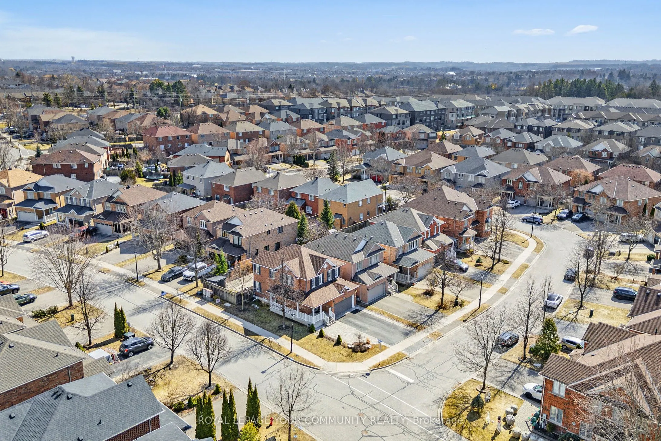 861 Oaktree Crescent