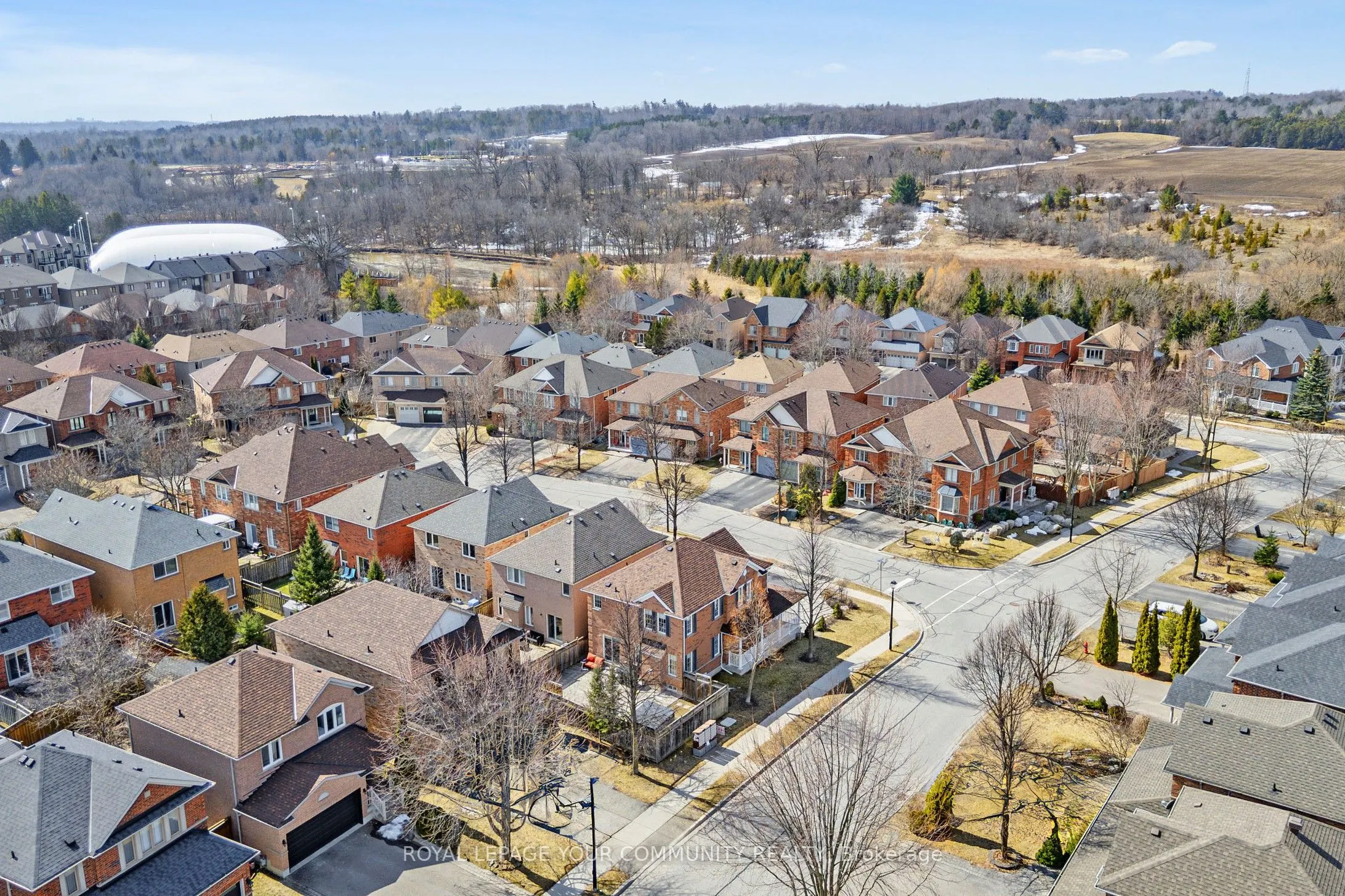 861 Oaktree Crescent