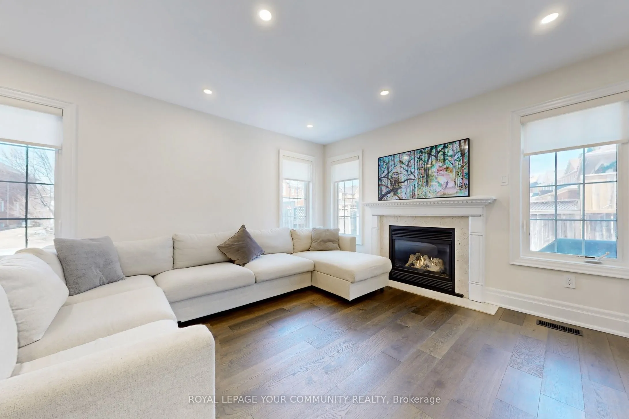 861 Oaktree Crescent