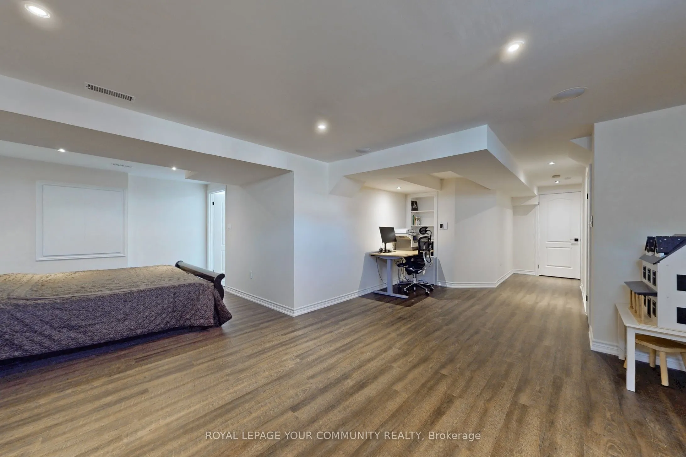 861 Oaktree Crescent