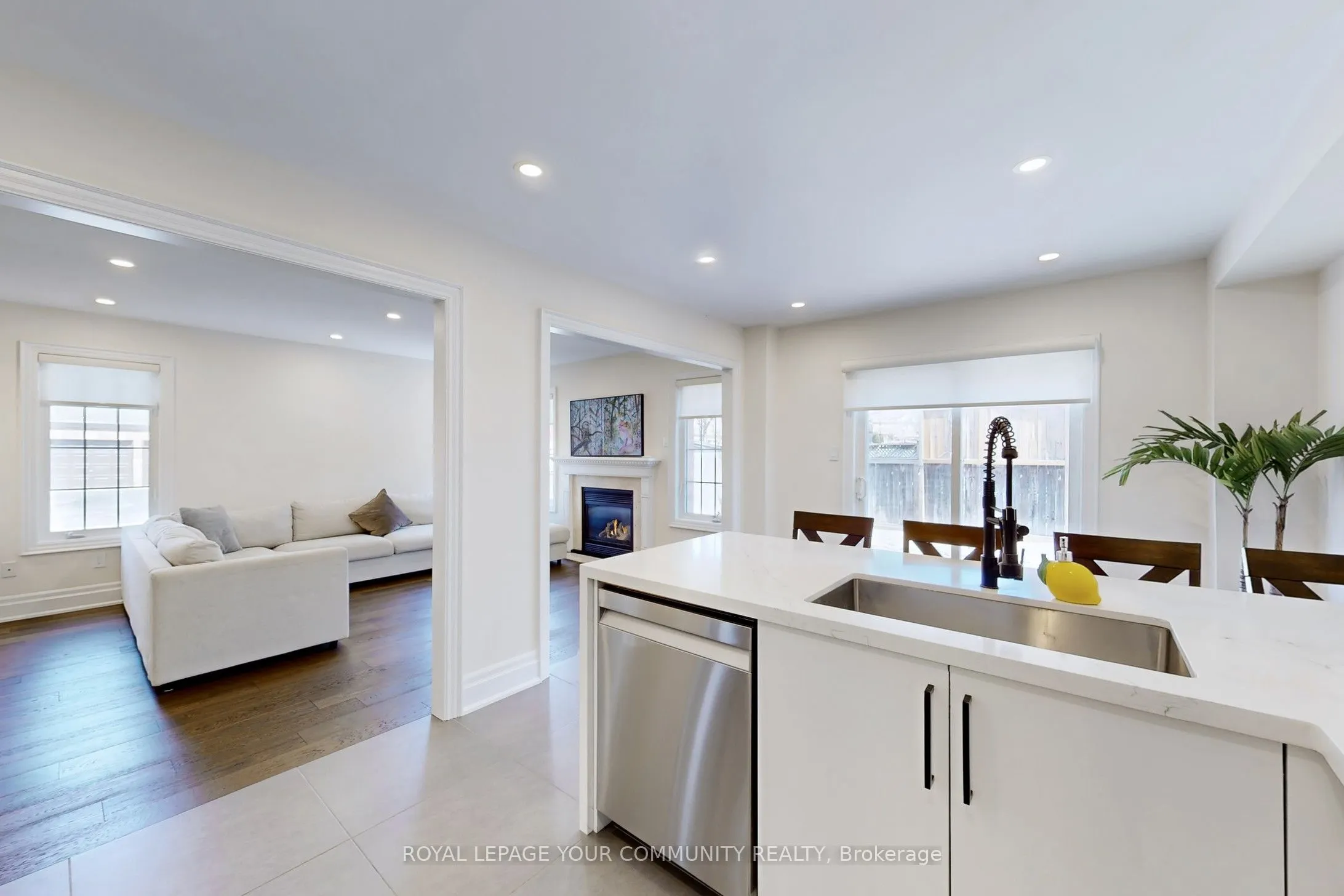 861 Oaktree Crescent