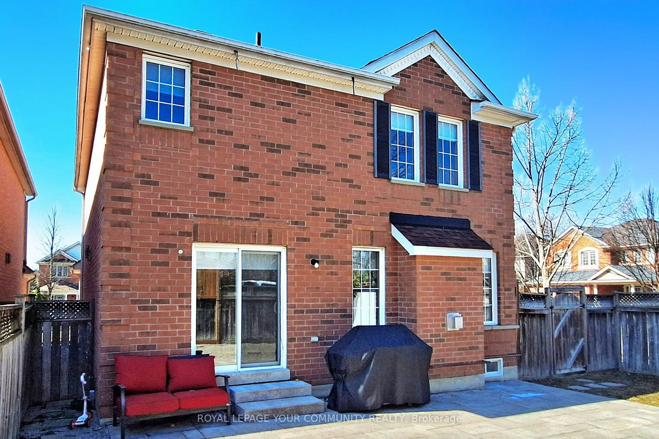 861 Oaktree Crescent