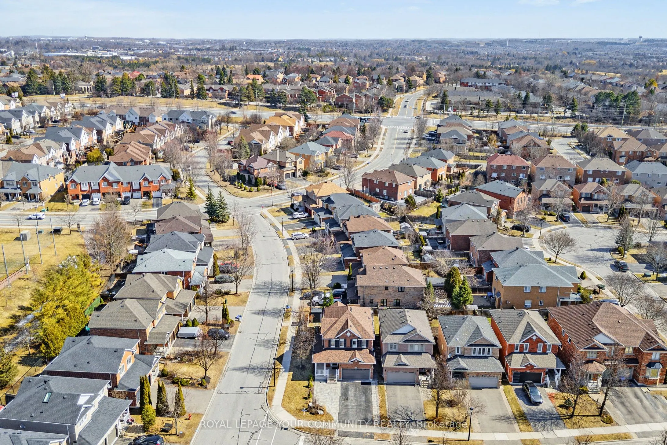 861 Oaktree Crescent