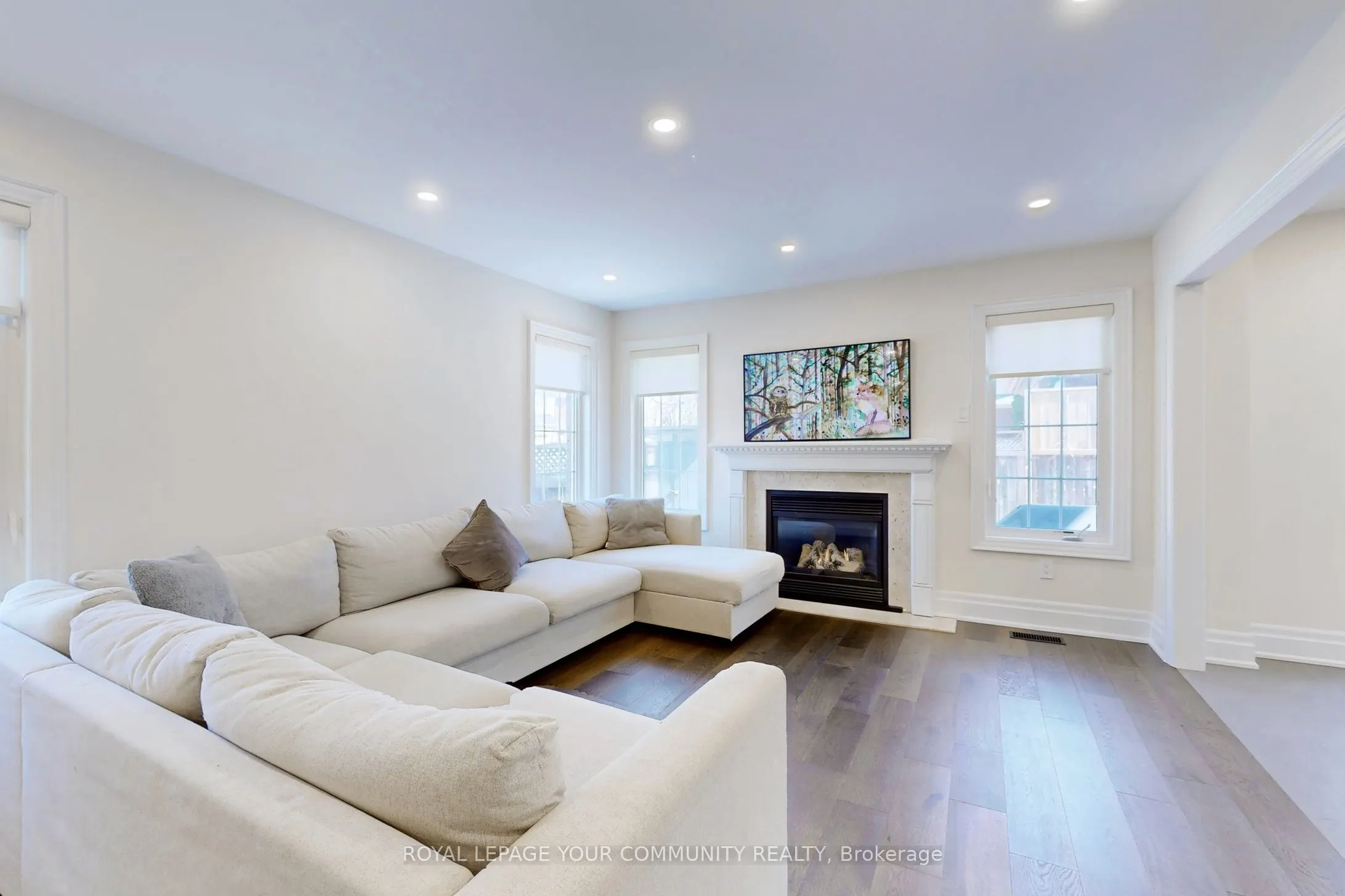 861 Oaktree Crescent