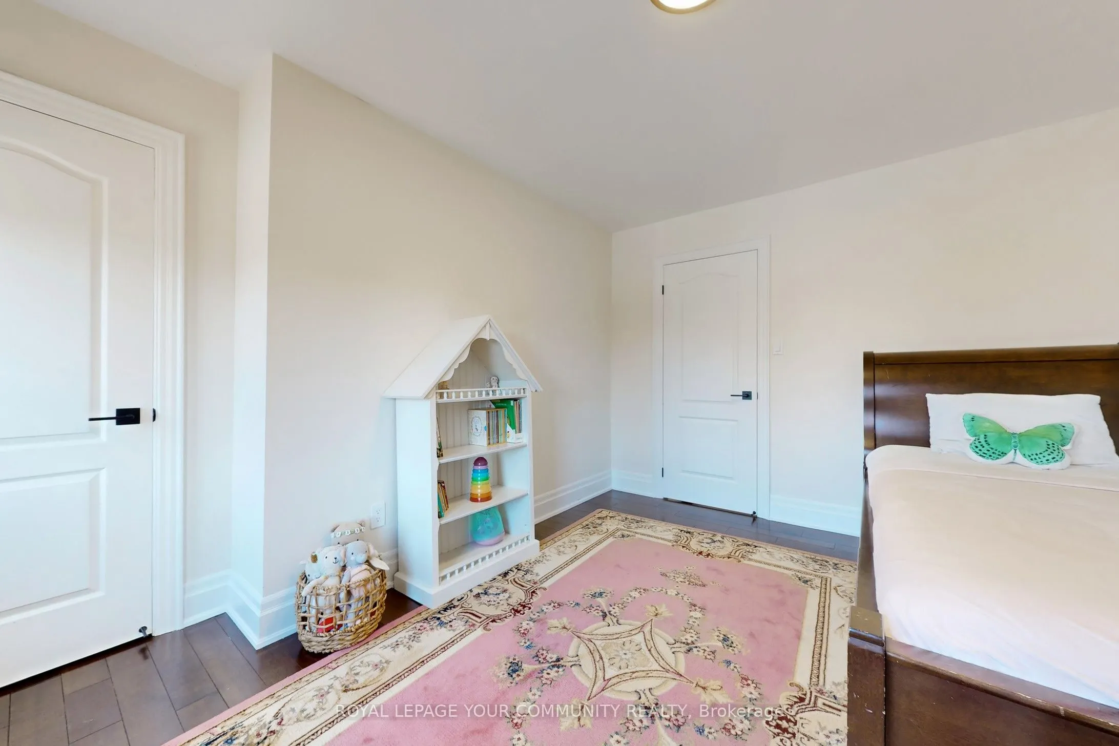 861 Oaktree Crescent