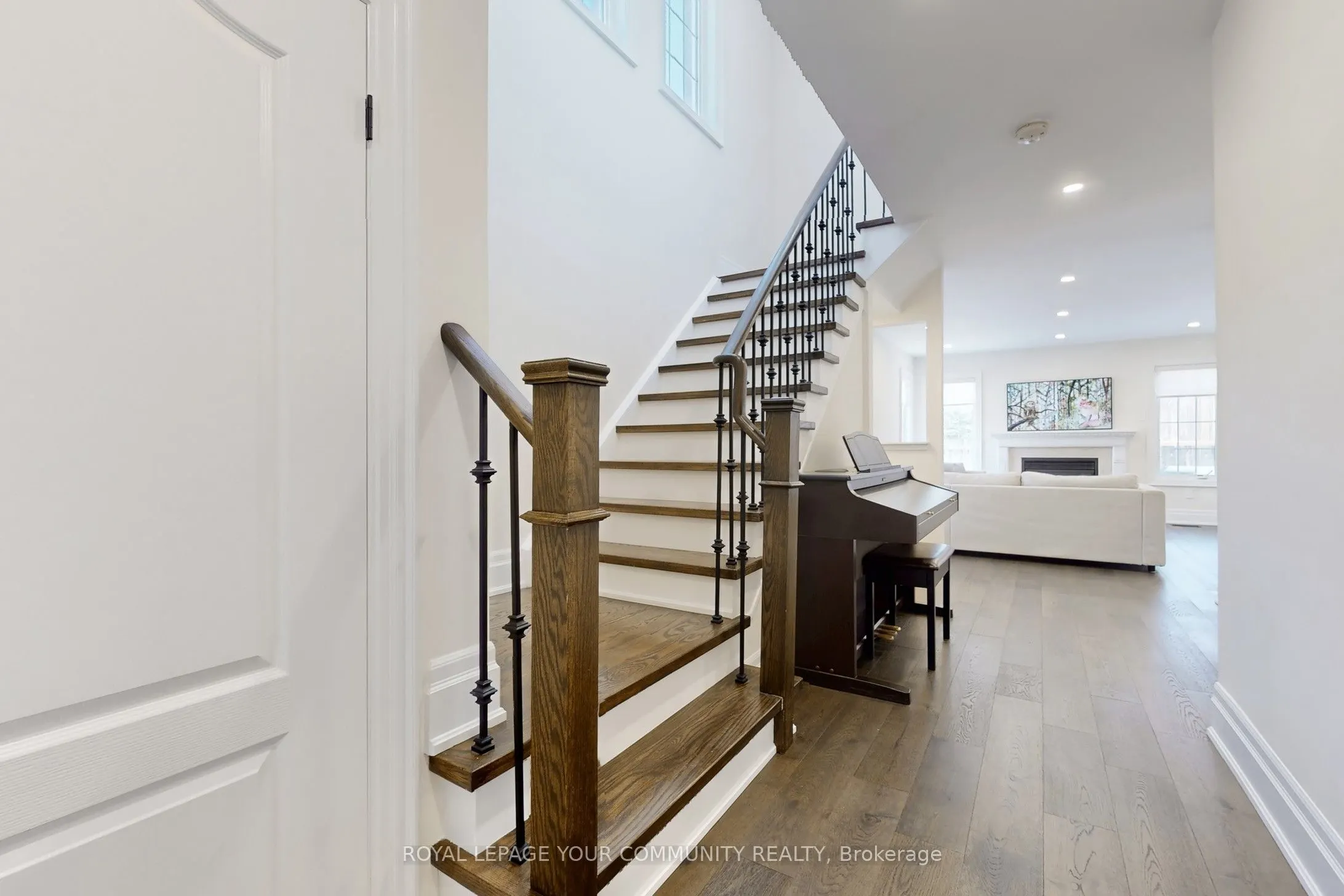 861 Oaktree Crescent