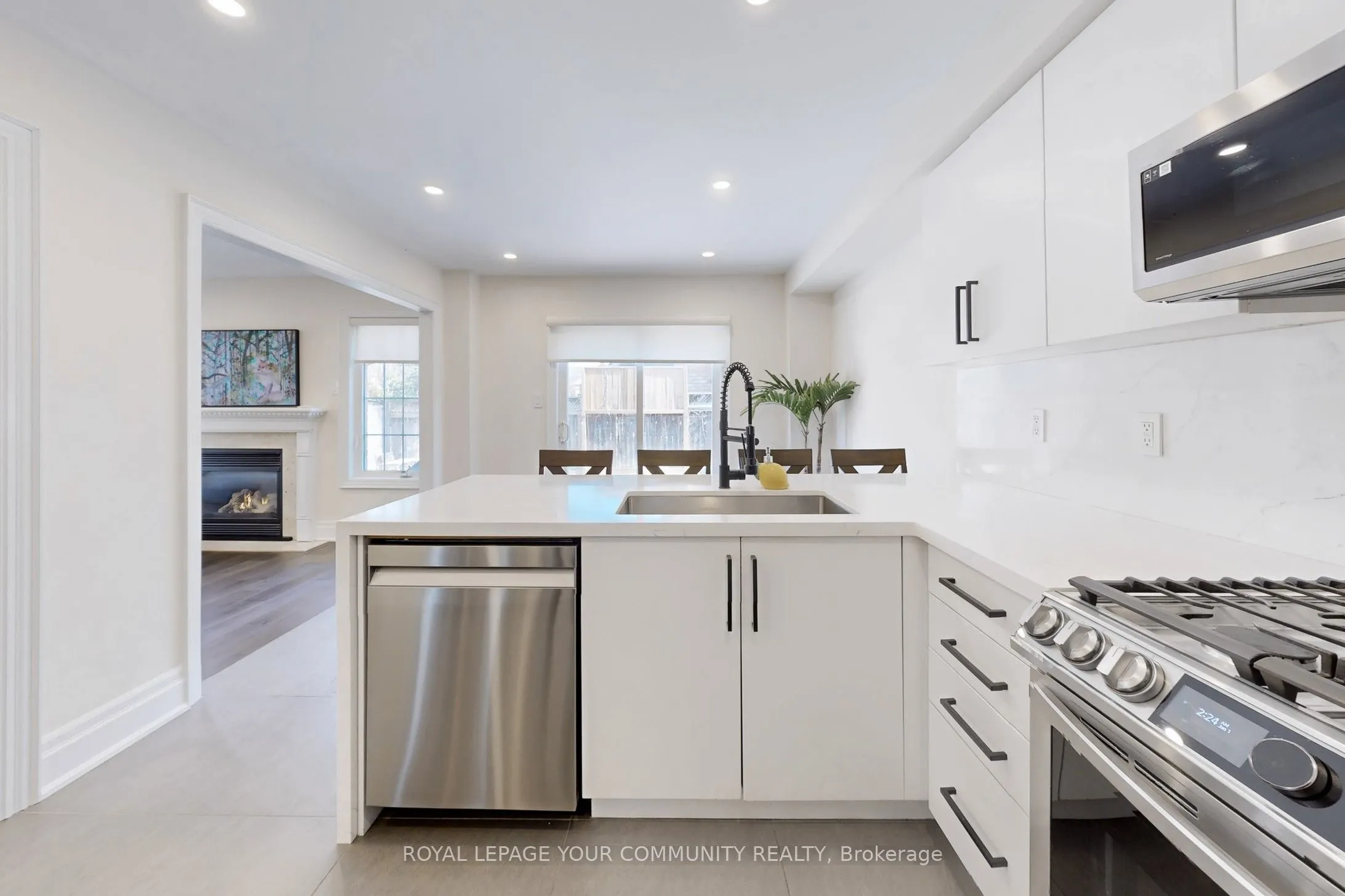 861 Oaktree Crescent