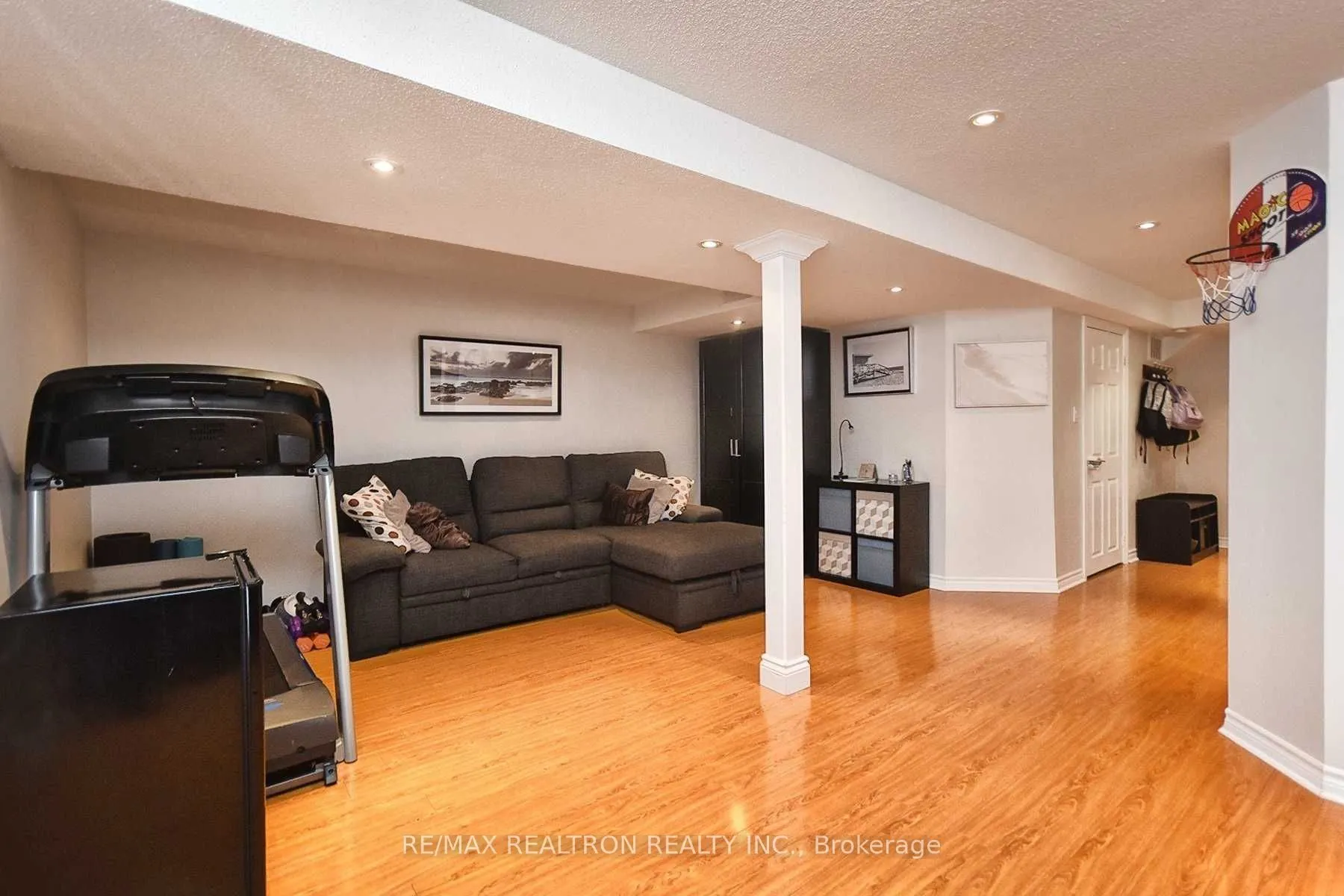 147 Laramie Crescent
