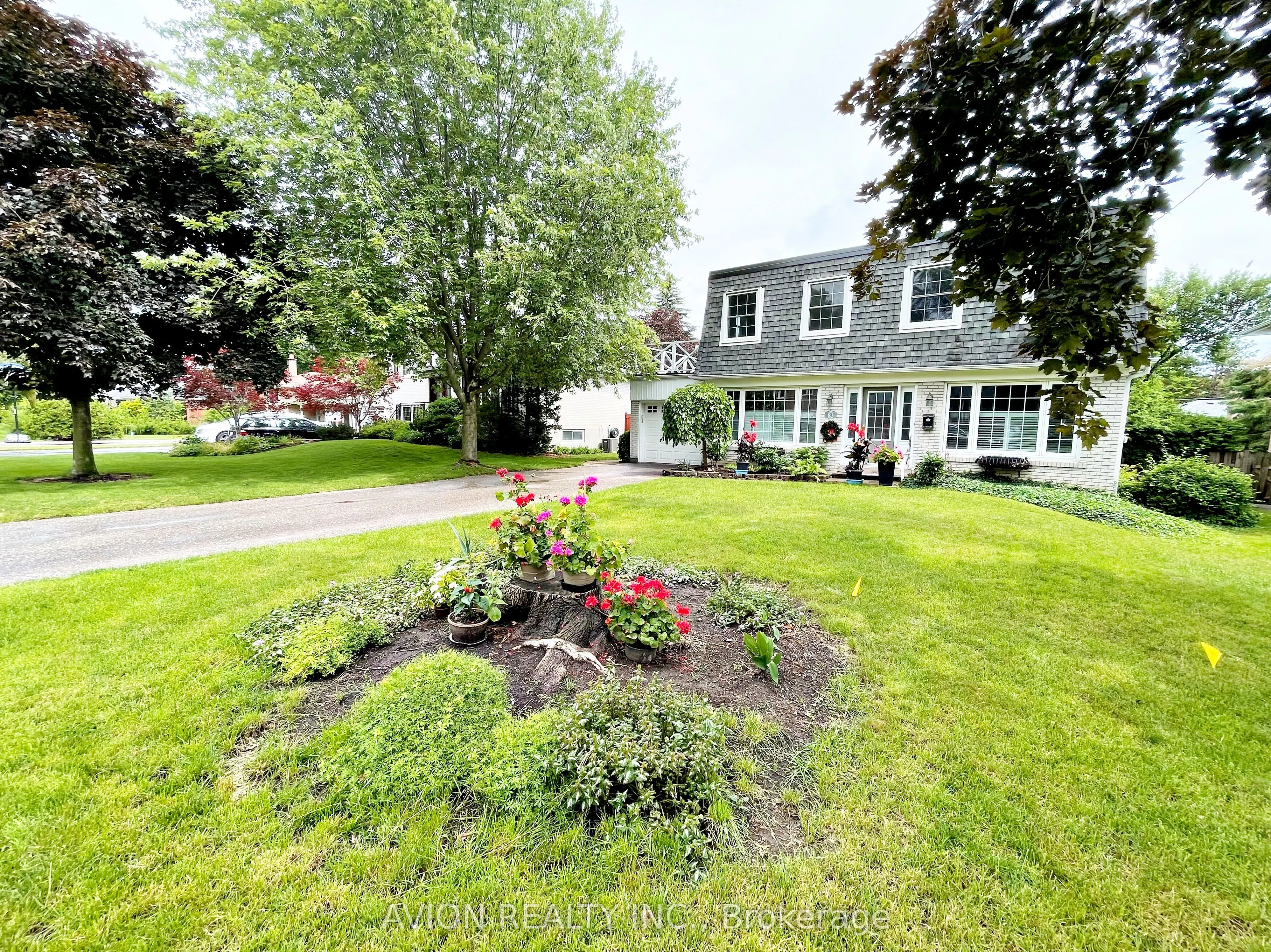 83 Lincoln Green Drive