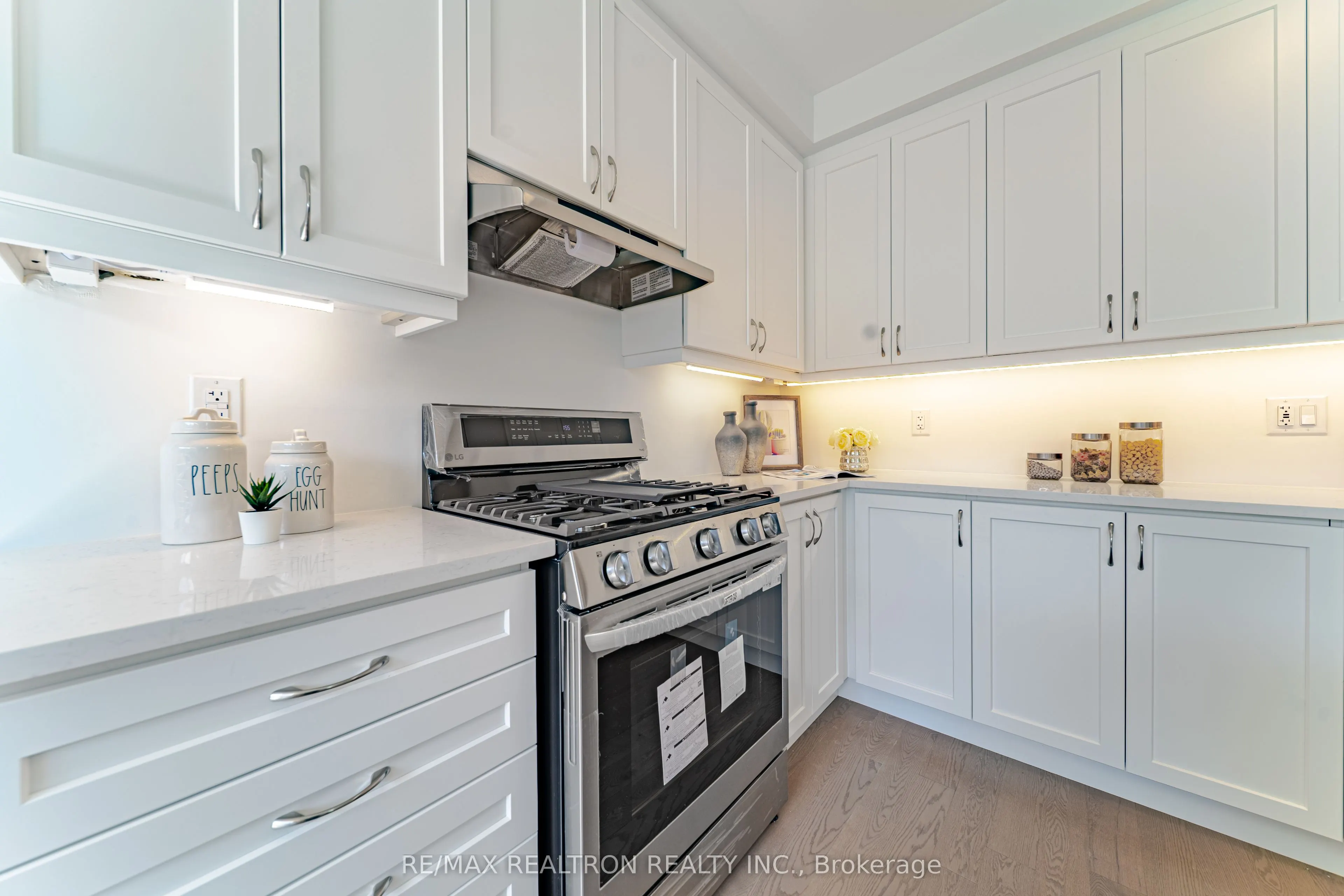 63 GREENRIDGE Crescent