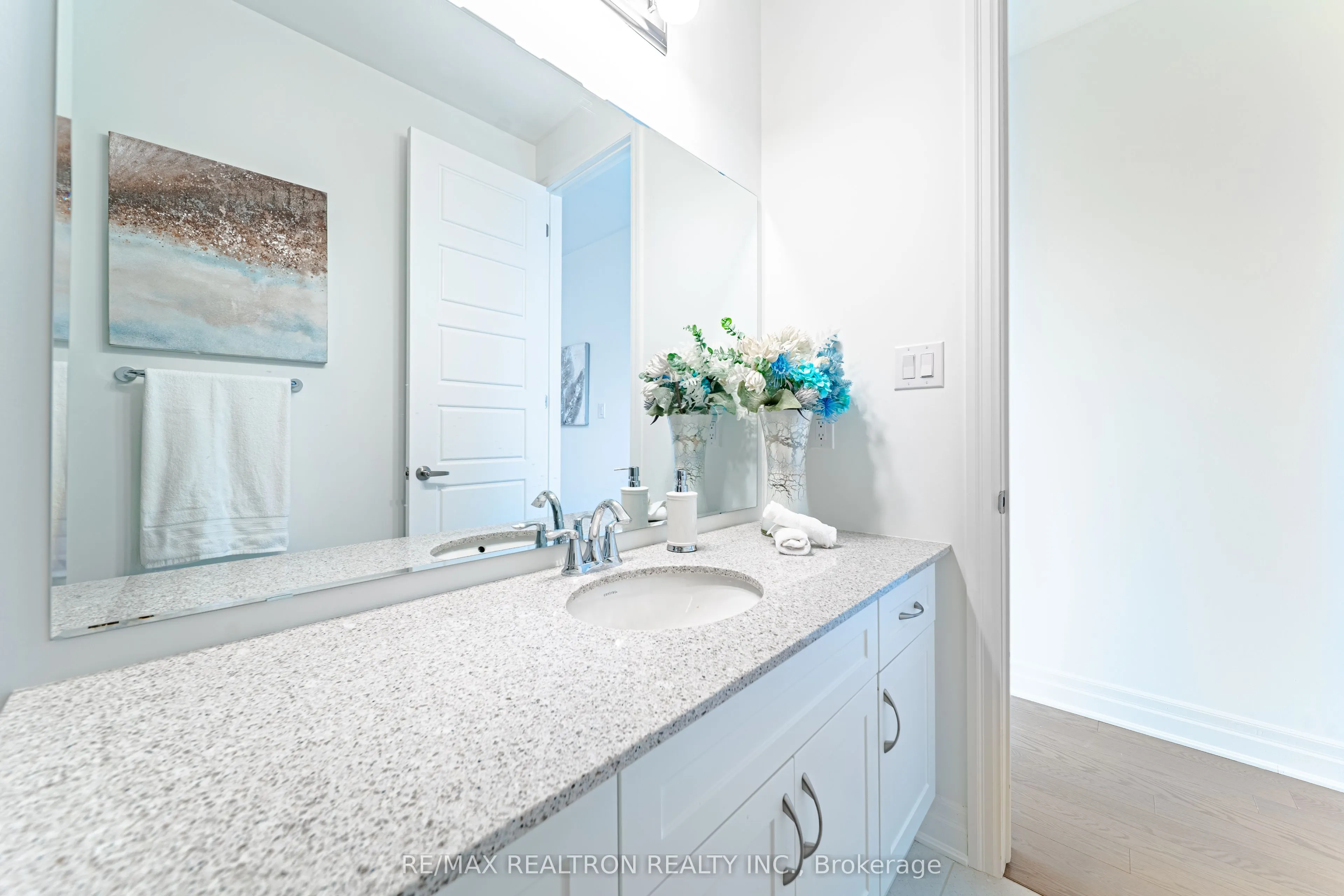 63 GREENRIDGE Crescent