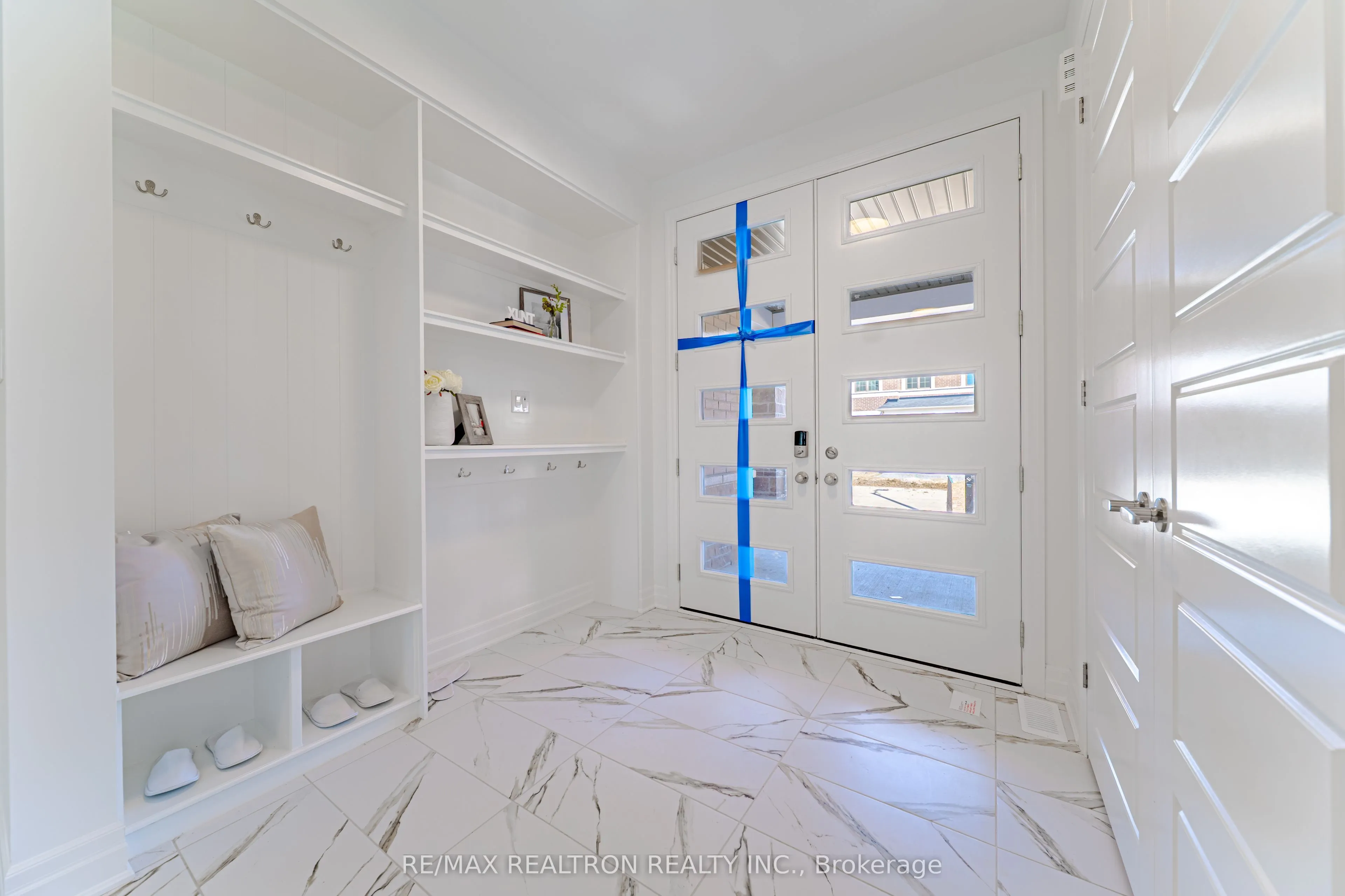 63 GREENRIDGE Crescent