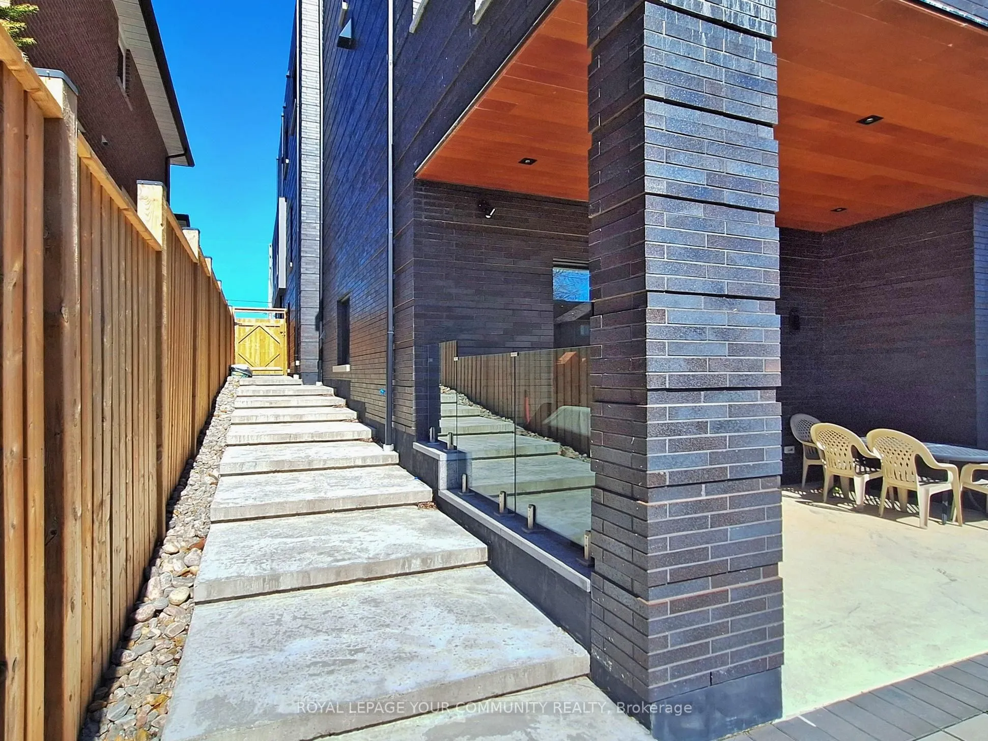 127 Elgin Mills Road W