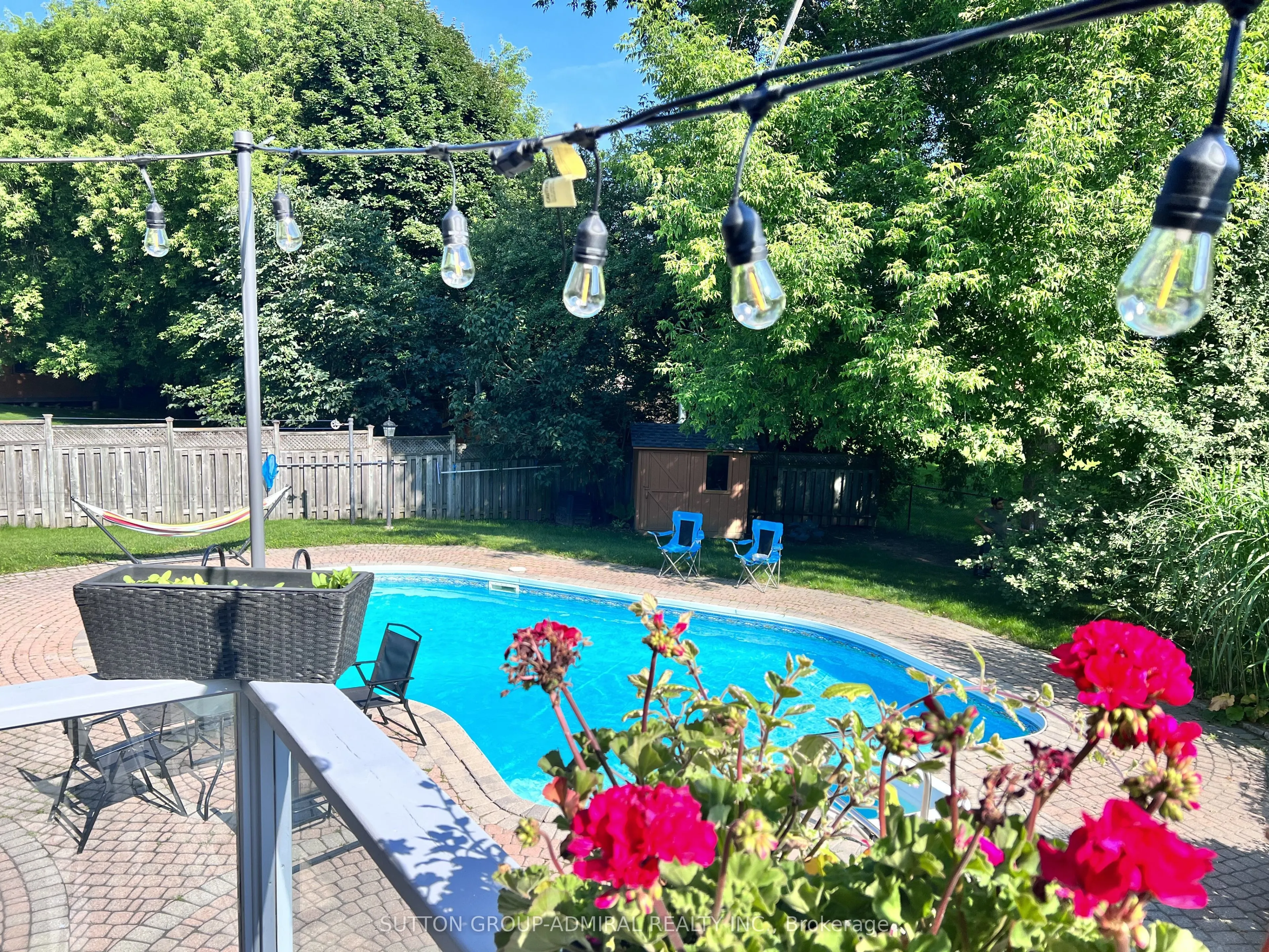 60 Maple Way