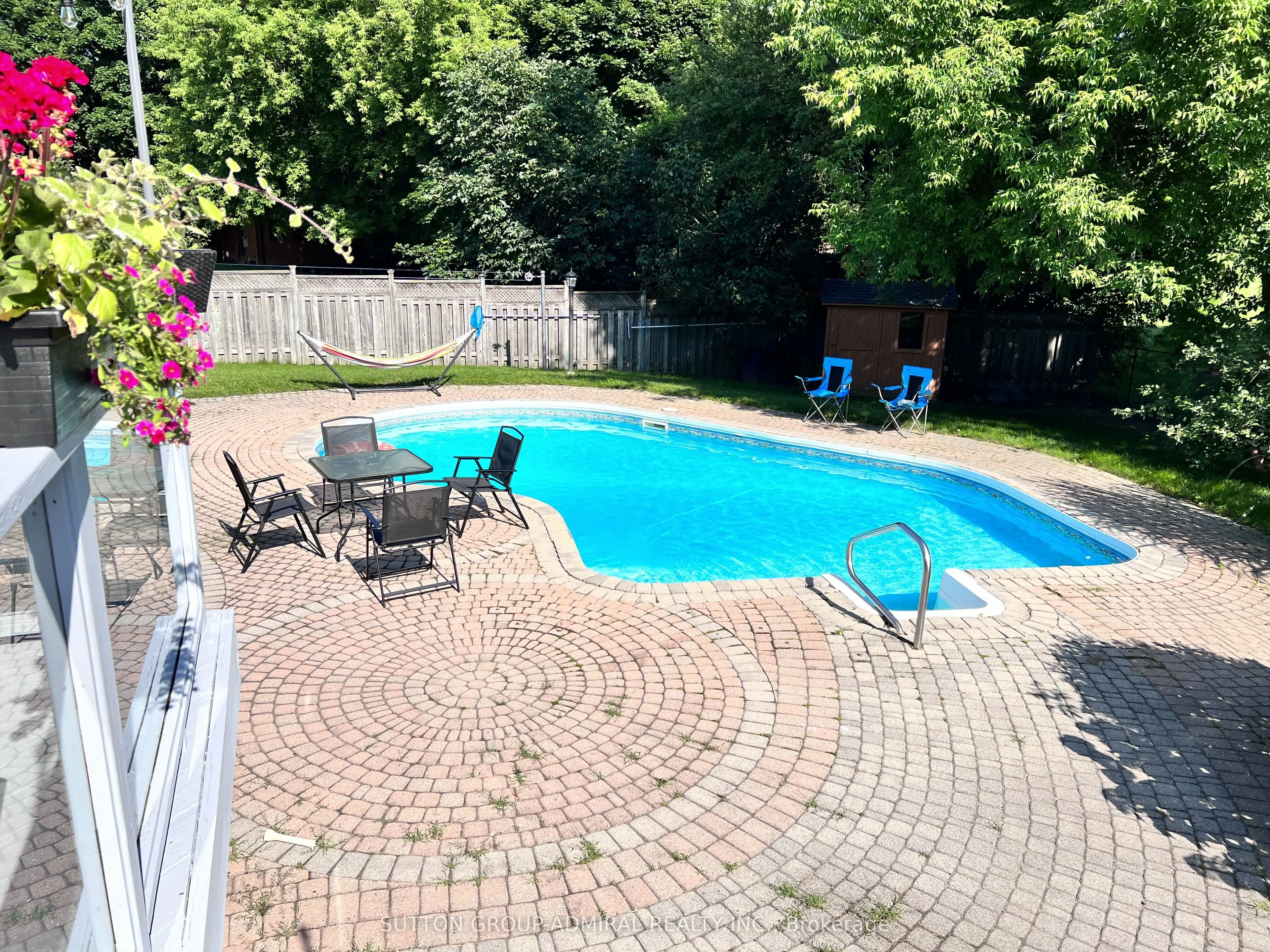 60 Maple Way