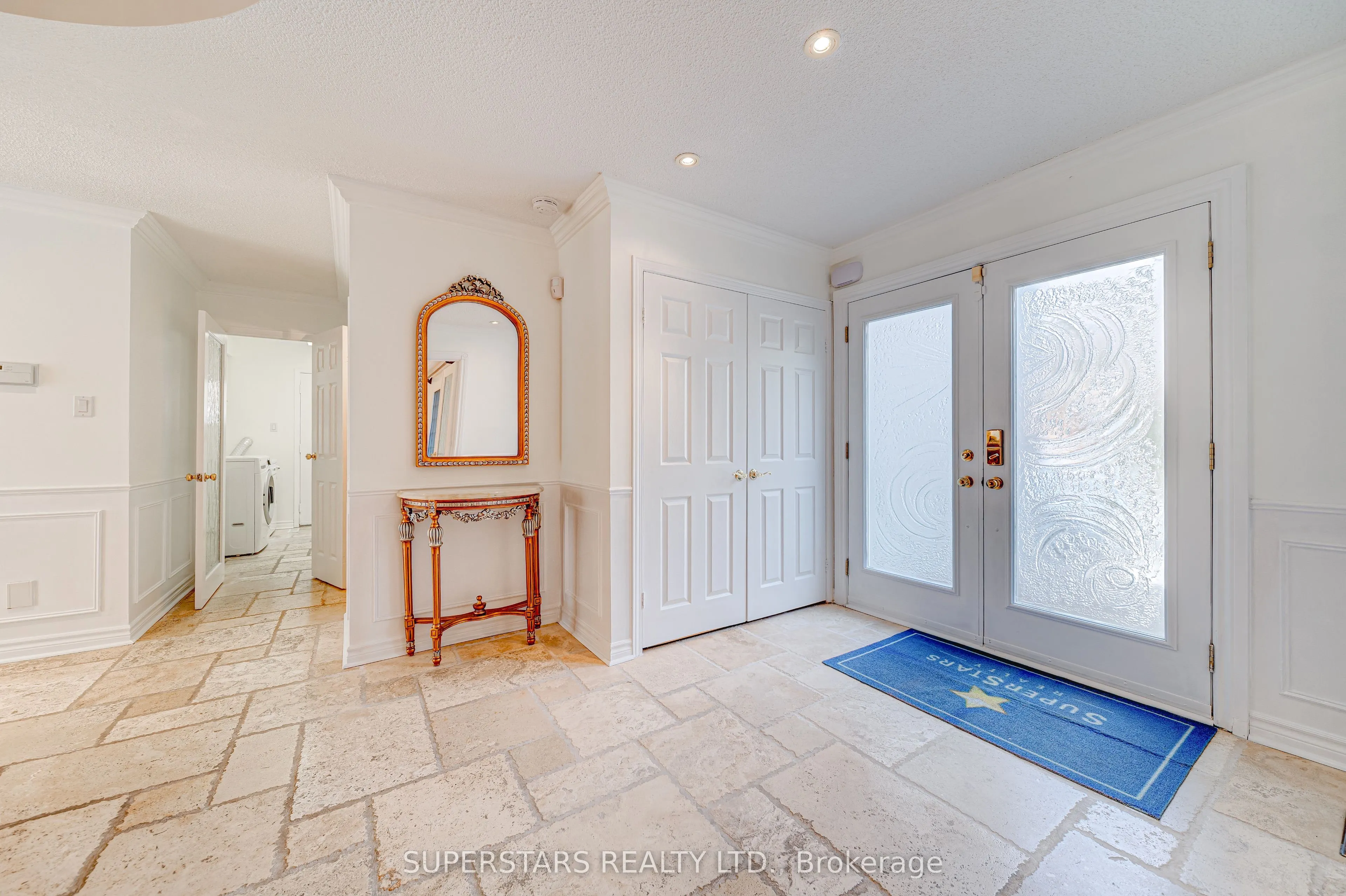 151 Old Surrey Lane