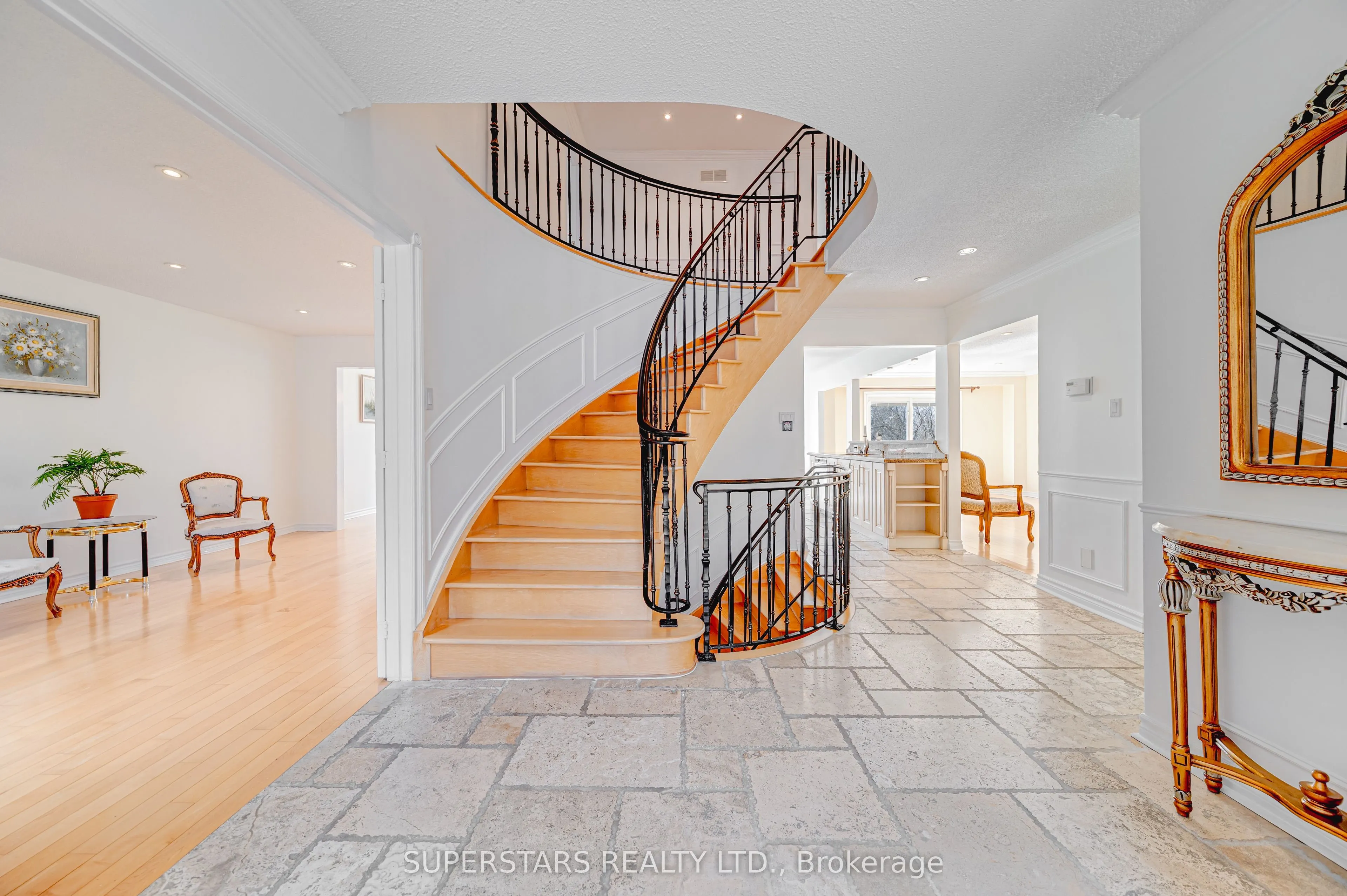151 Old Surrey Lane
